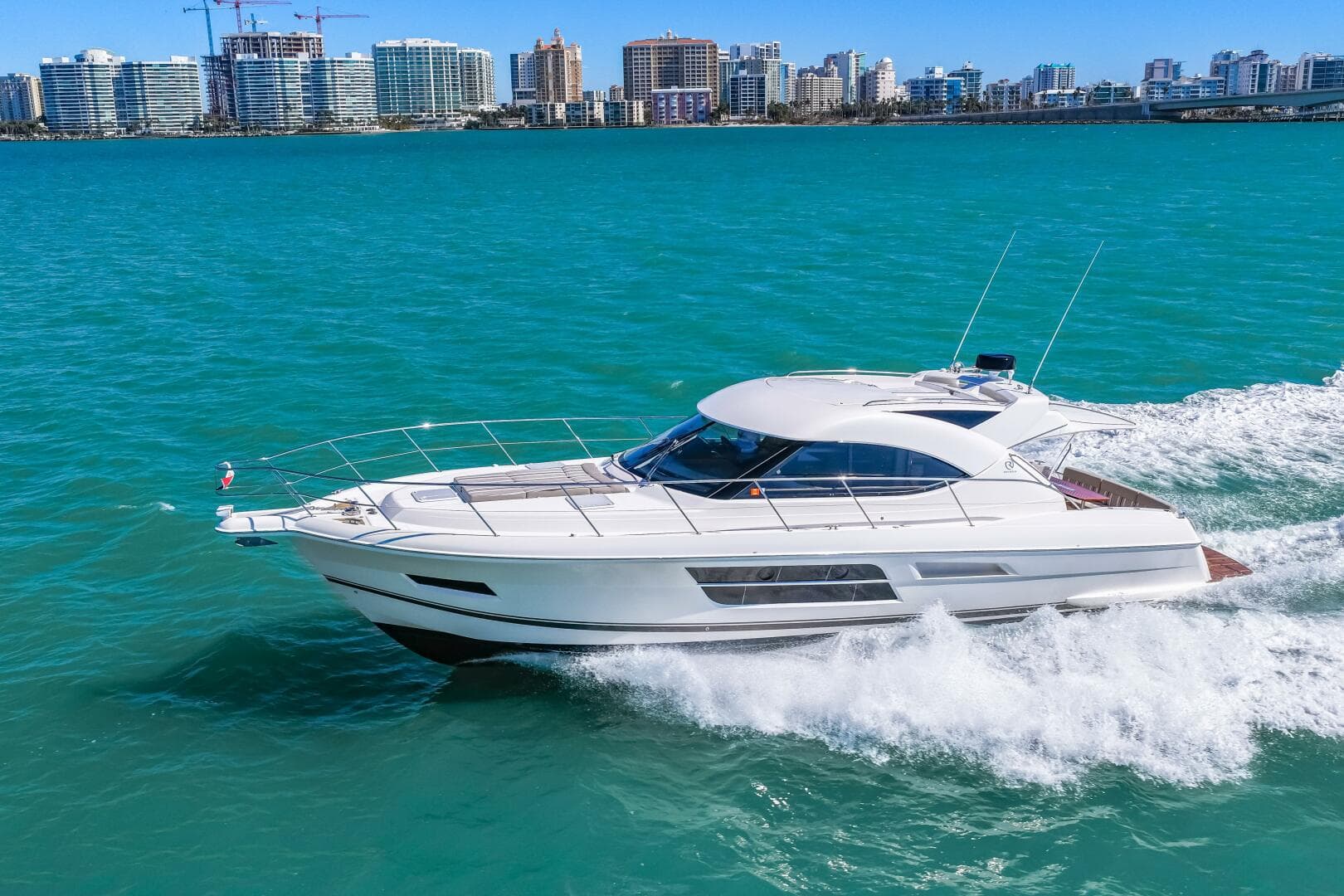 2016 Riviera 5000 Sport Yacht — photo 22