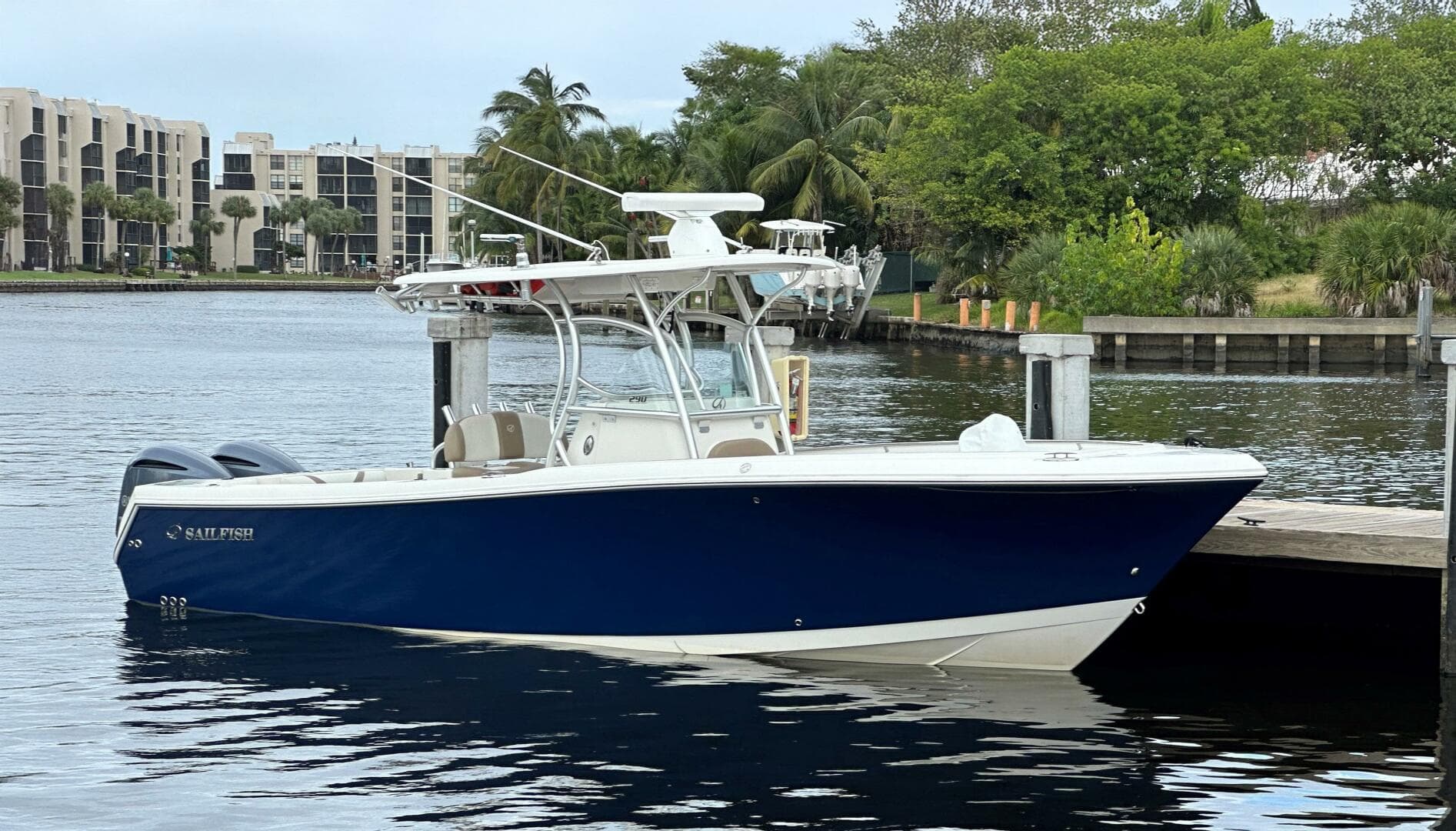 2013 Sailfish 290 CC