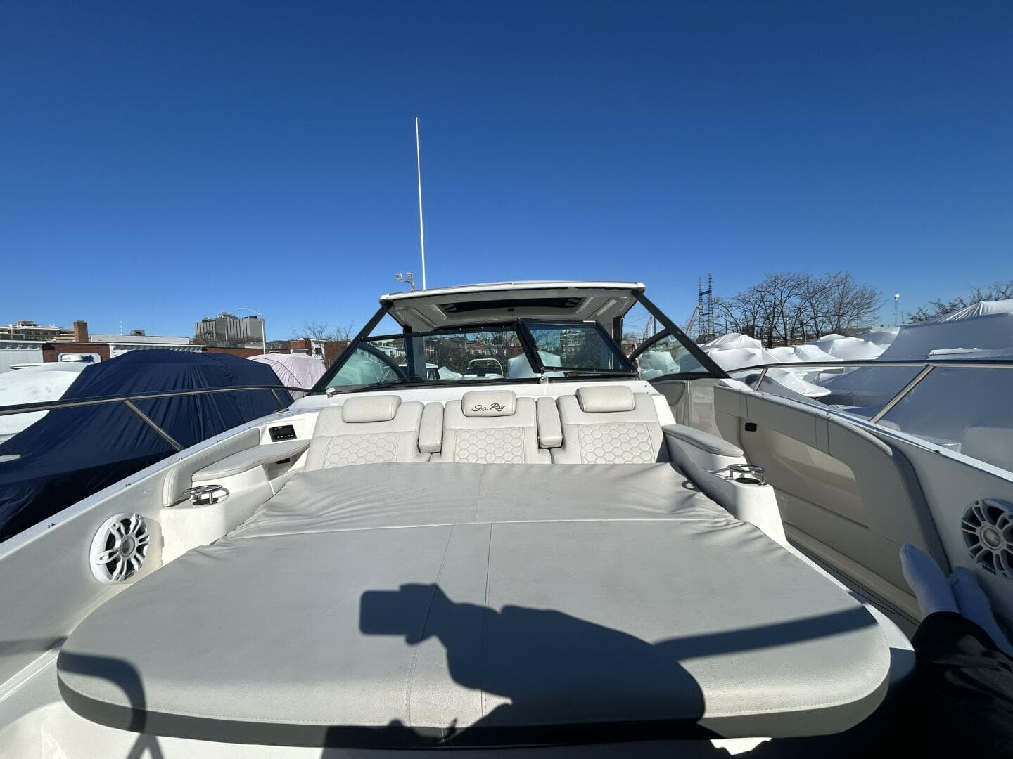 2021 Sea Ray 320 Sundancer — photo 12