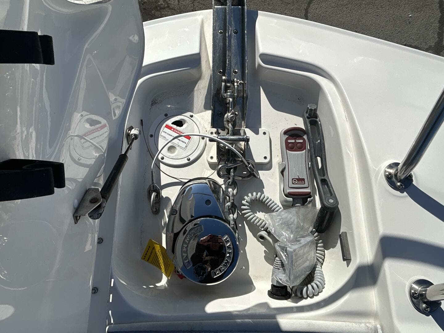 2021 Sea Ray 320 Sundancer — photo 13