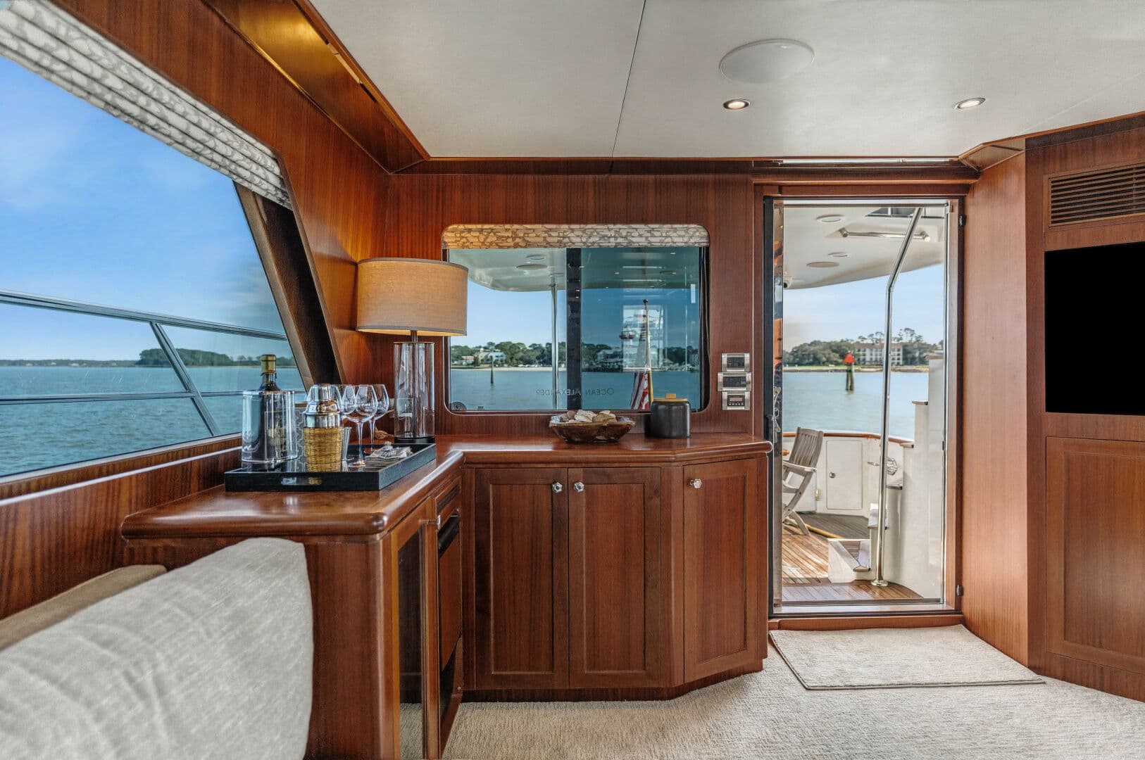 2013 Ocean Alexander 65 Pilothouse — photo 13