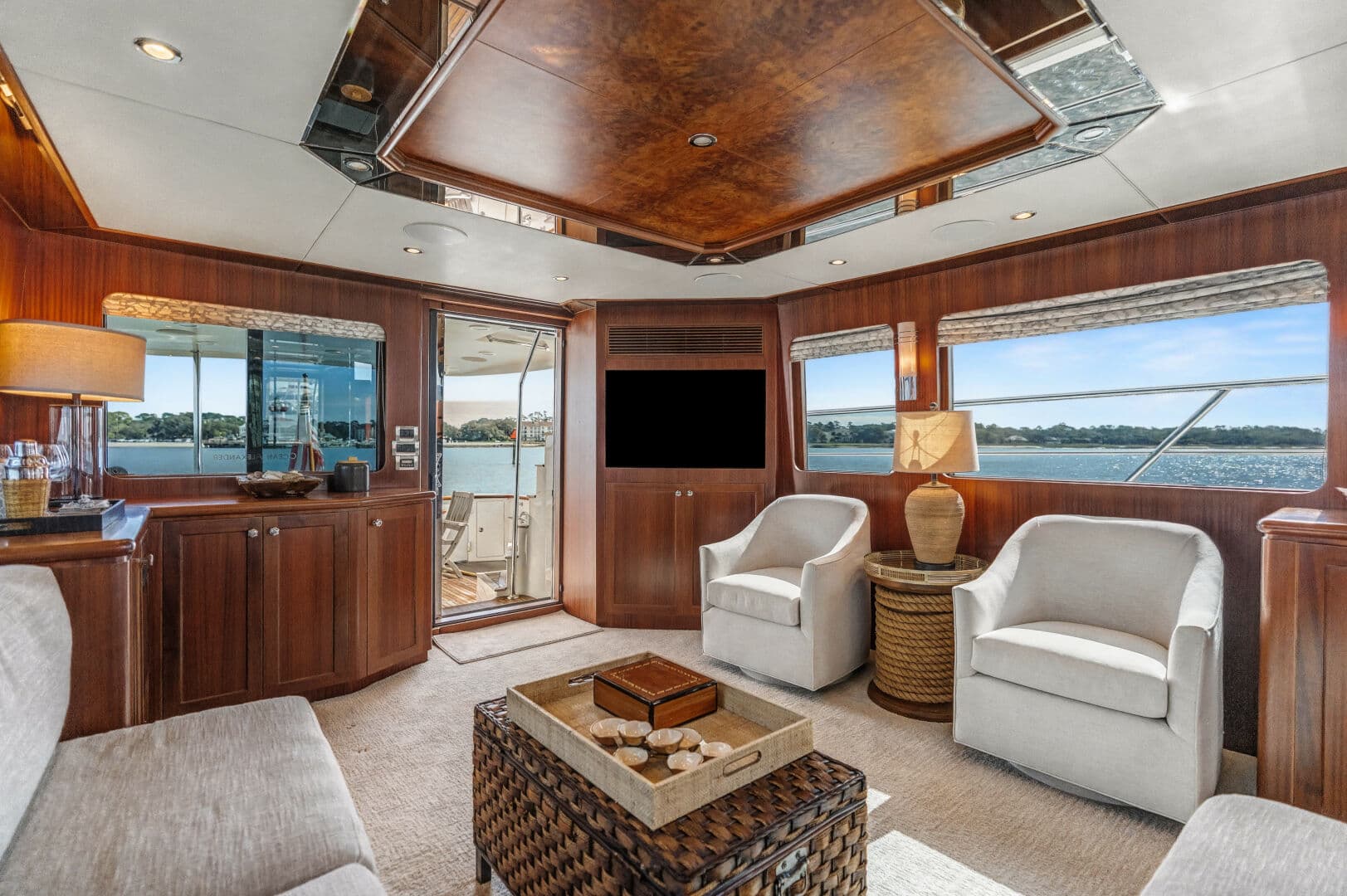 2013 Ocean Alexander 65 Pilothouse — photo 16