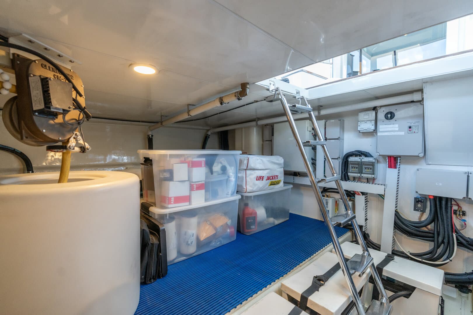 2013 Ocean Alexander 65 Pilothouse — photo 92