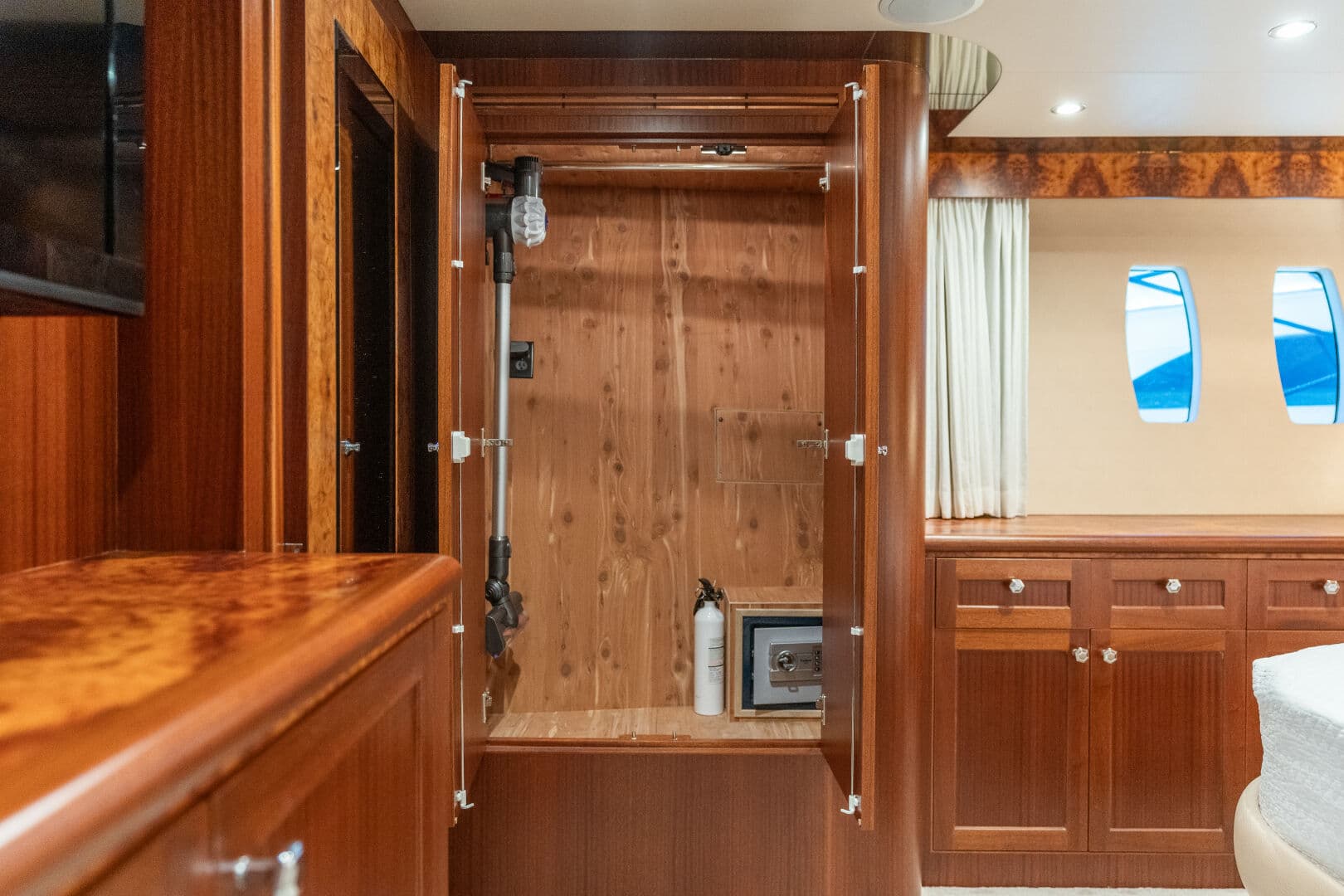 2013 Ocean Alexander 65 Pilothouse — photo 65