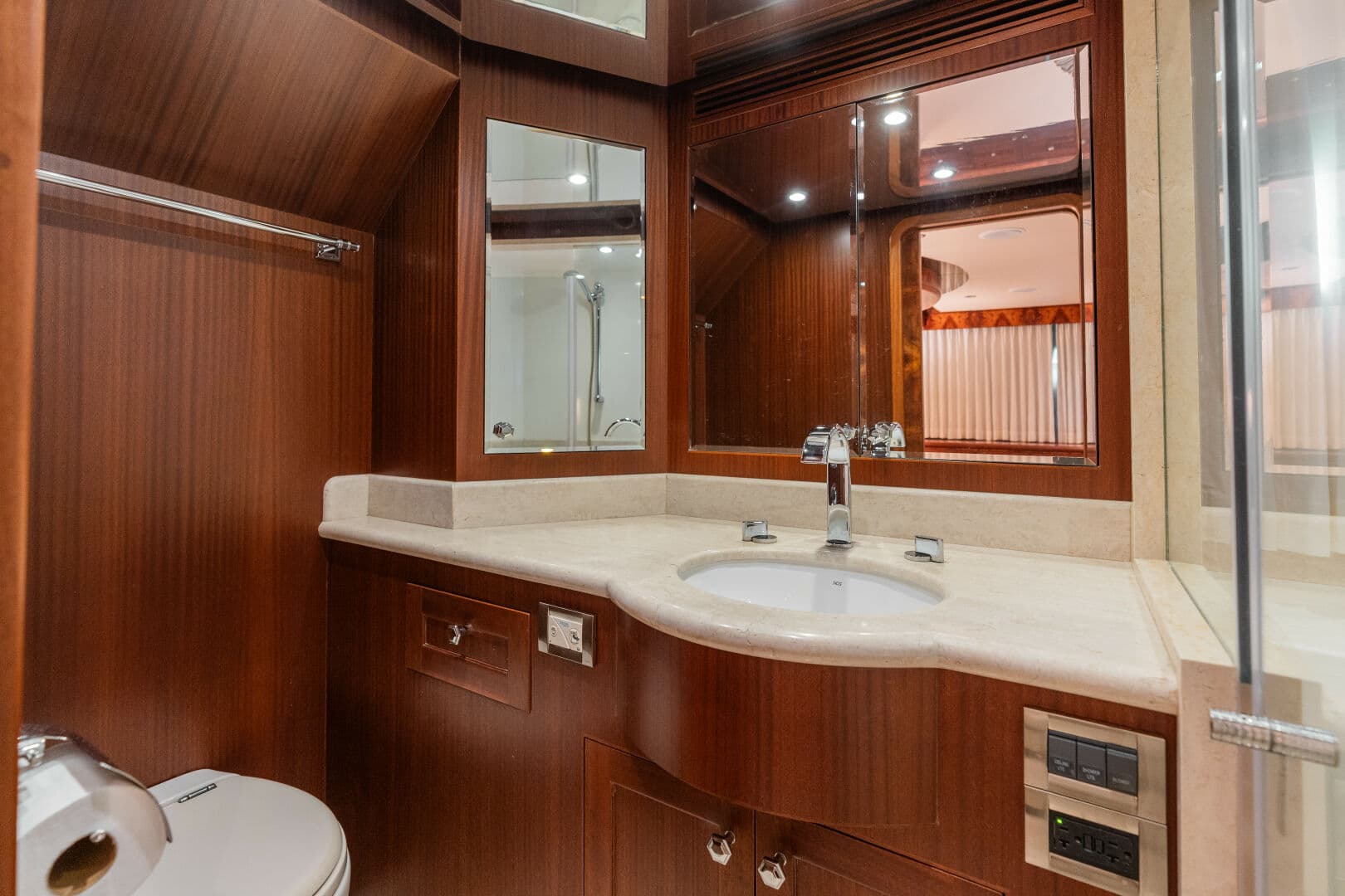 2013 Ocean Alexander 65 Pilothouse — photo 71