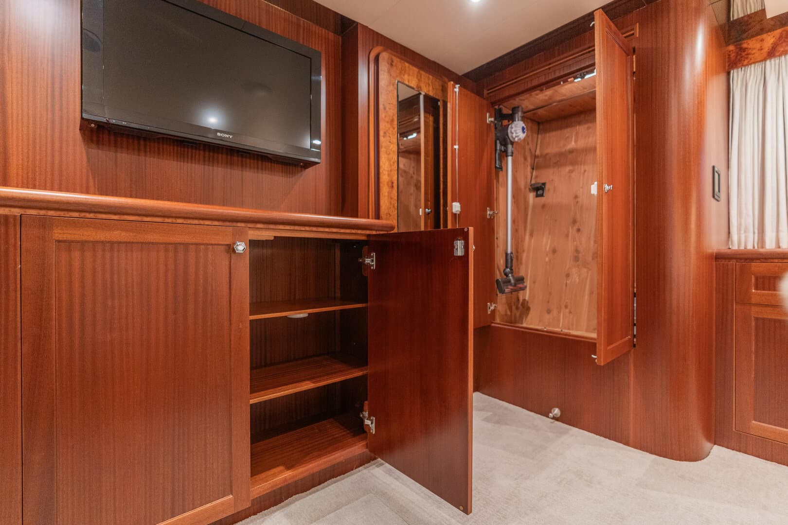 2013 Ocean Alexander 65 Pilothouse — photo 64