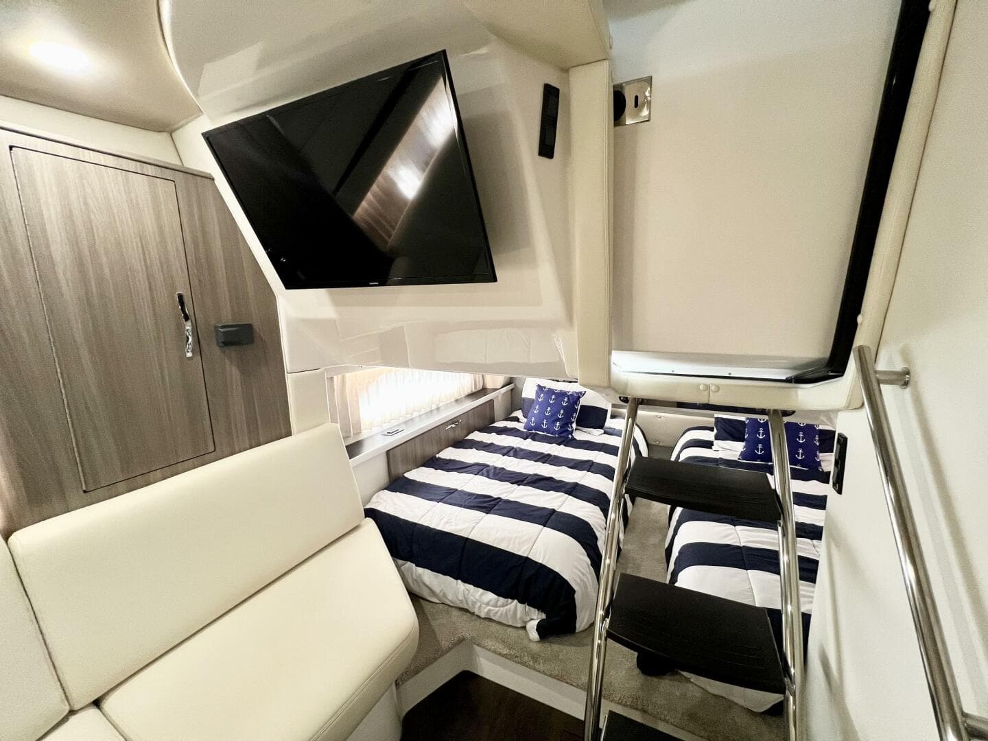 2021 Regal 33 Xo — photo 25