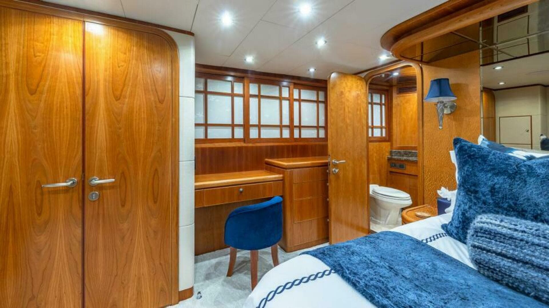 2004 Hargrave Capri Skylounge — photo 27