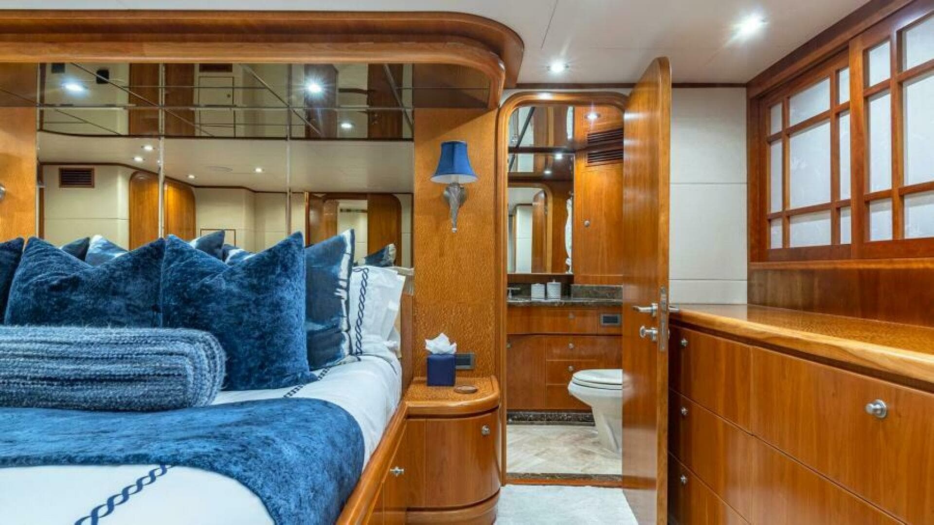 2004 Hargrave Capri Skylounge — photo 26