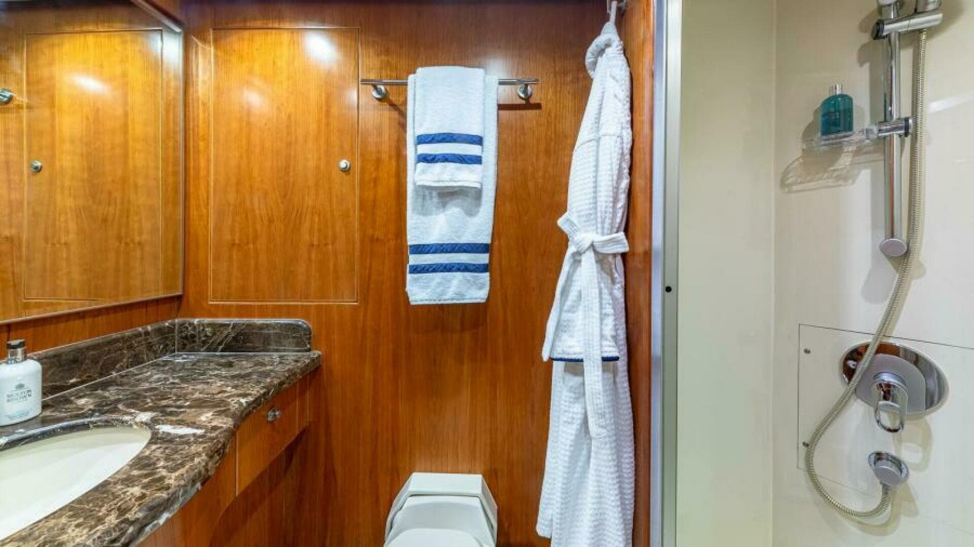 2004 Hargrave Capri Skylounge — photo 38