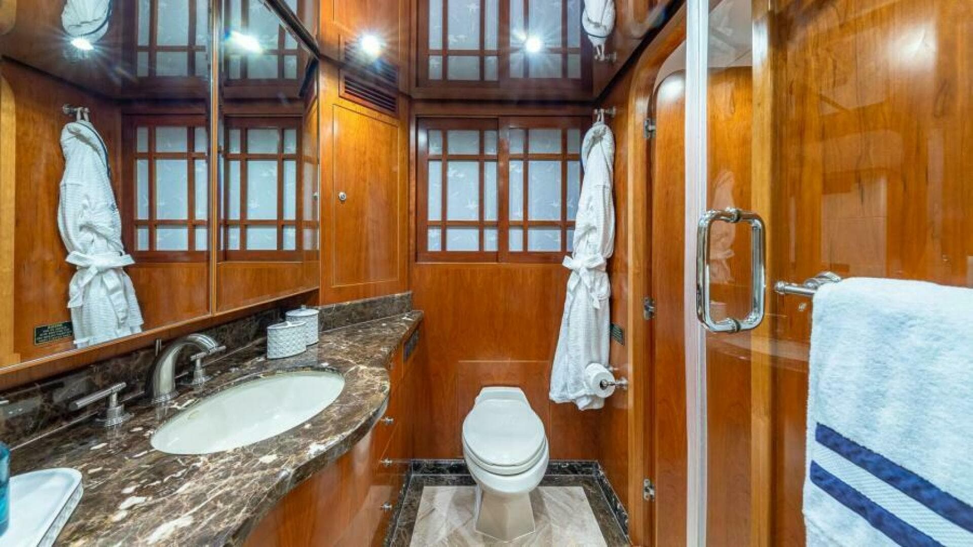 2004 Hargrave Capri Skylounge — photo 31