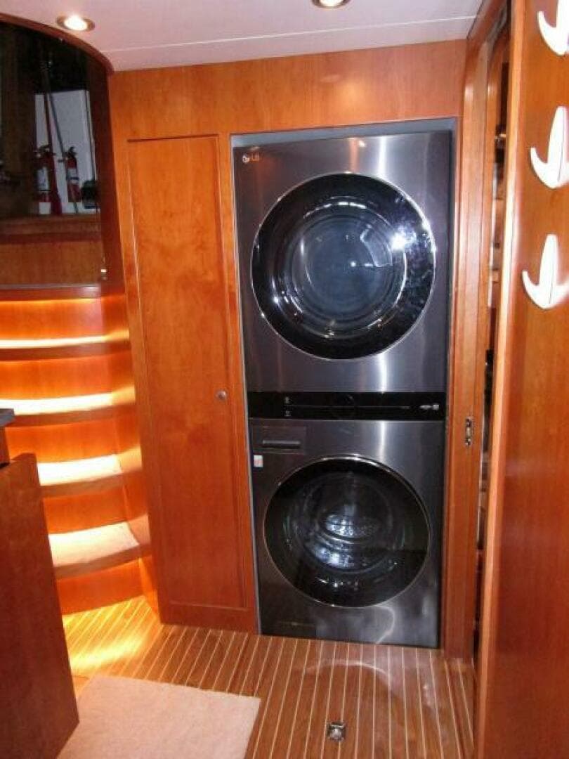 2004 Hargrave Capri Skylounge — photo 45