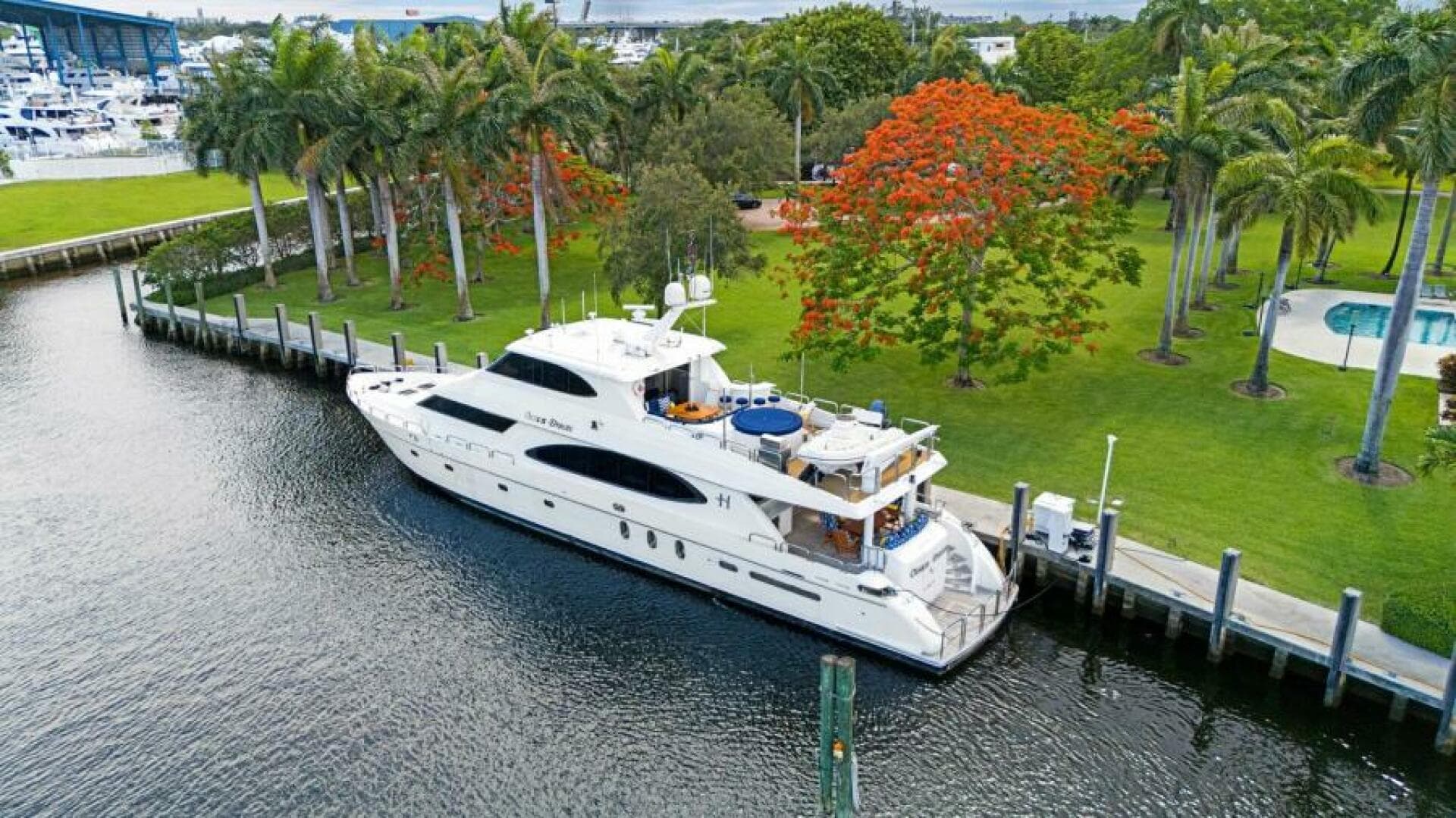 2005 Hargrave Capri Skylounge — photo 69