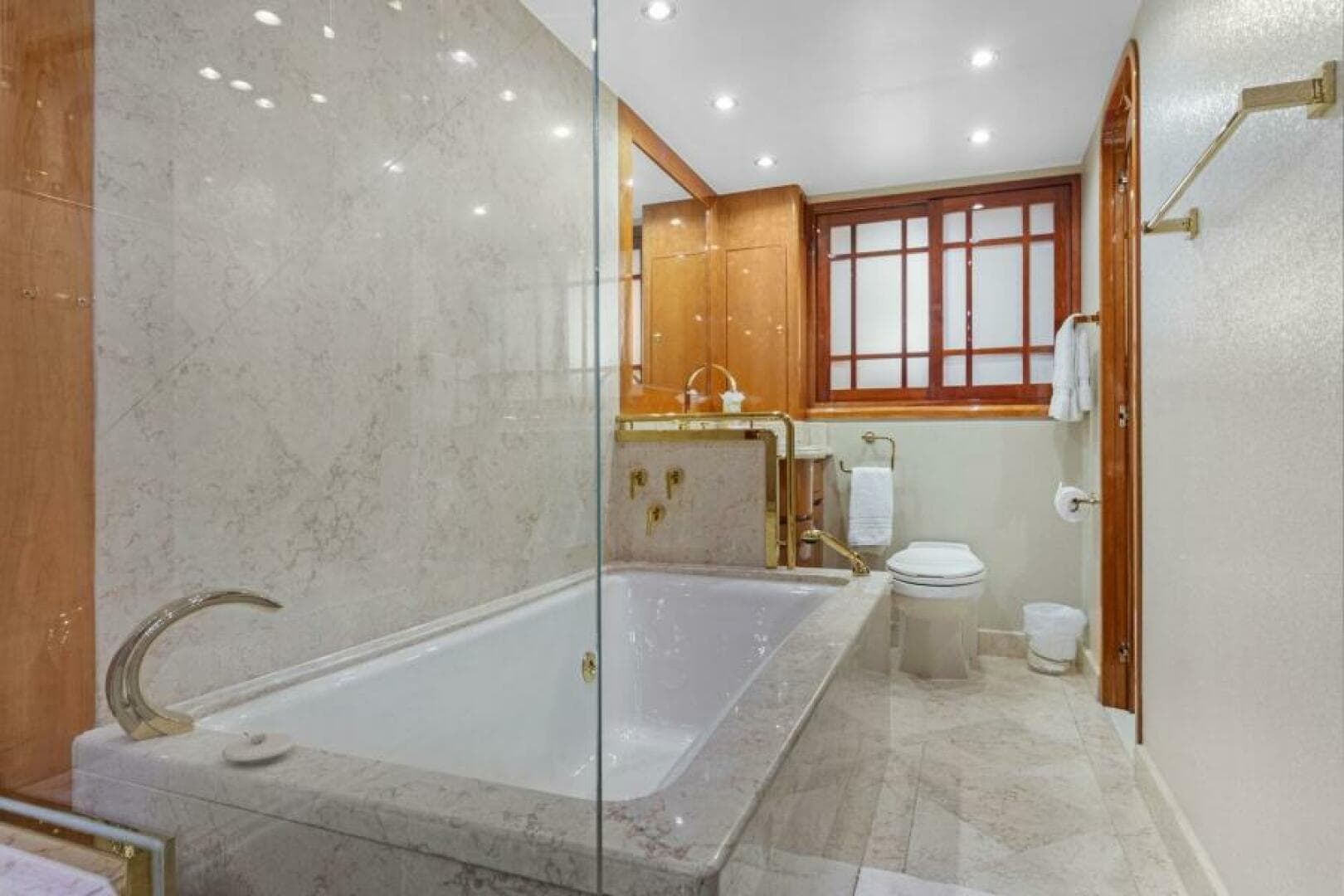 2005 Hargrave Capri Skylounge — photo 32