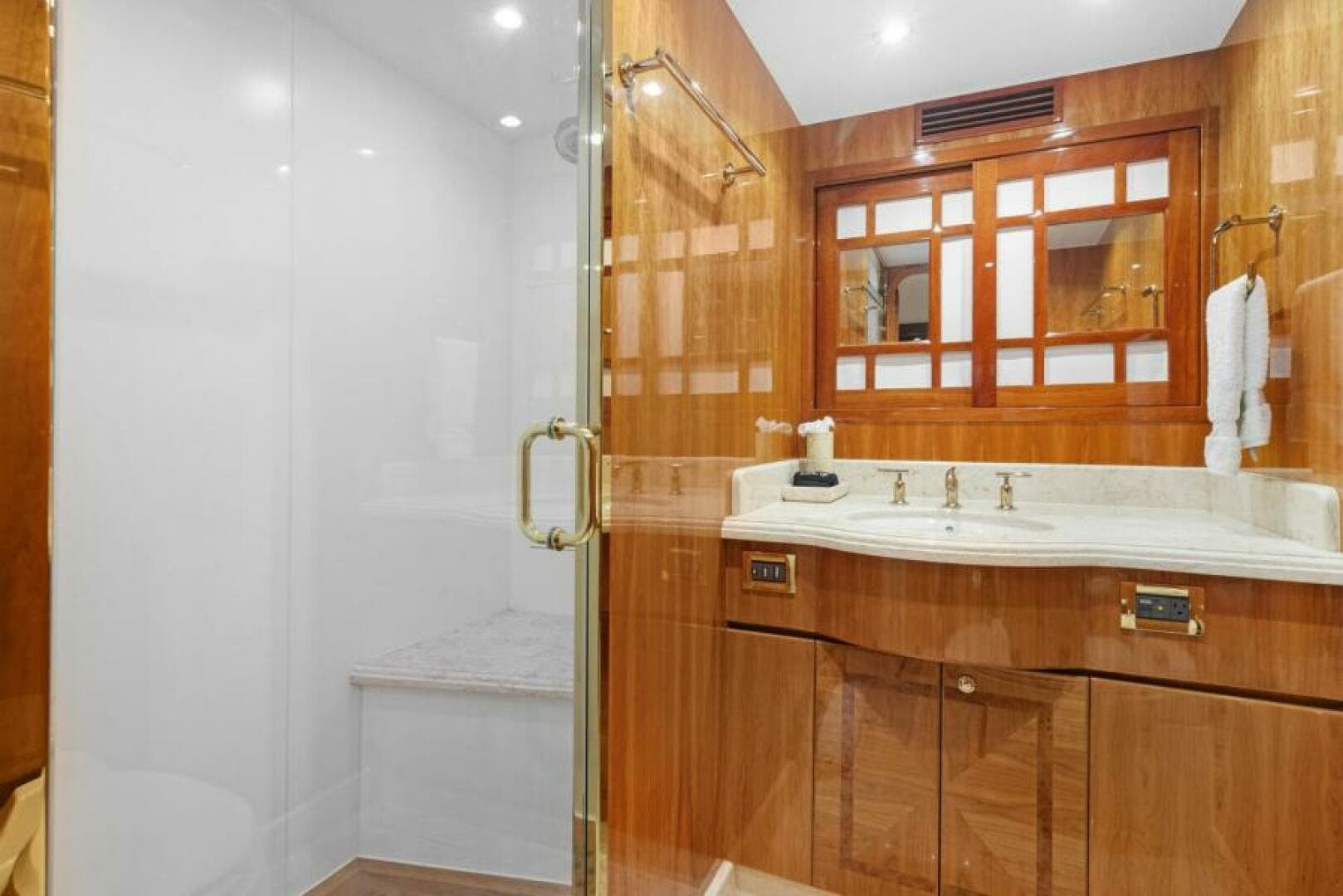 2005 Hargrave Capri Skylounge — photo 43