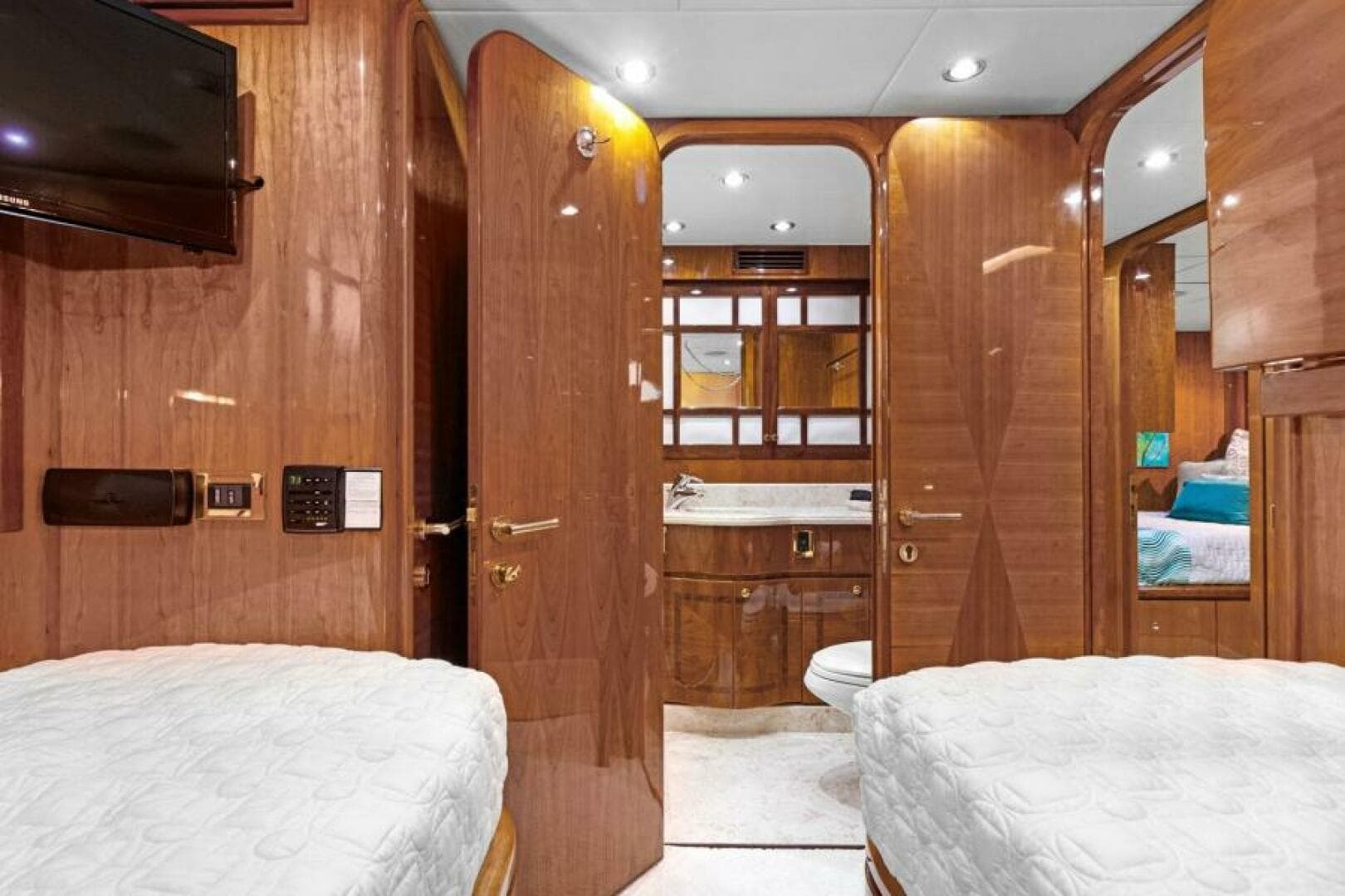 2005 Hargrave Capri Skylounge — photo 34