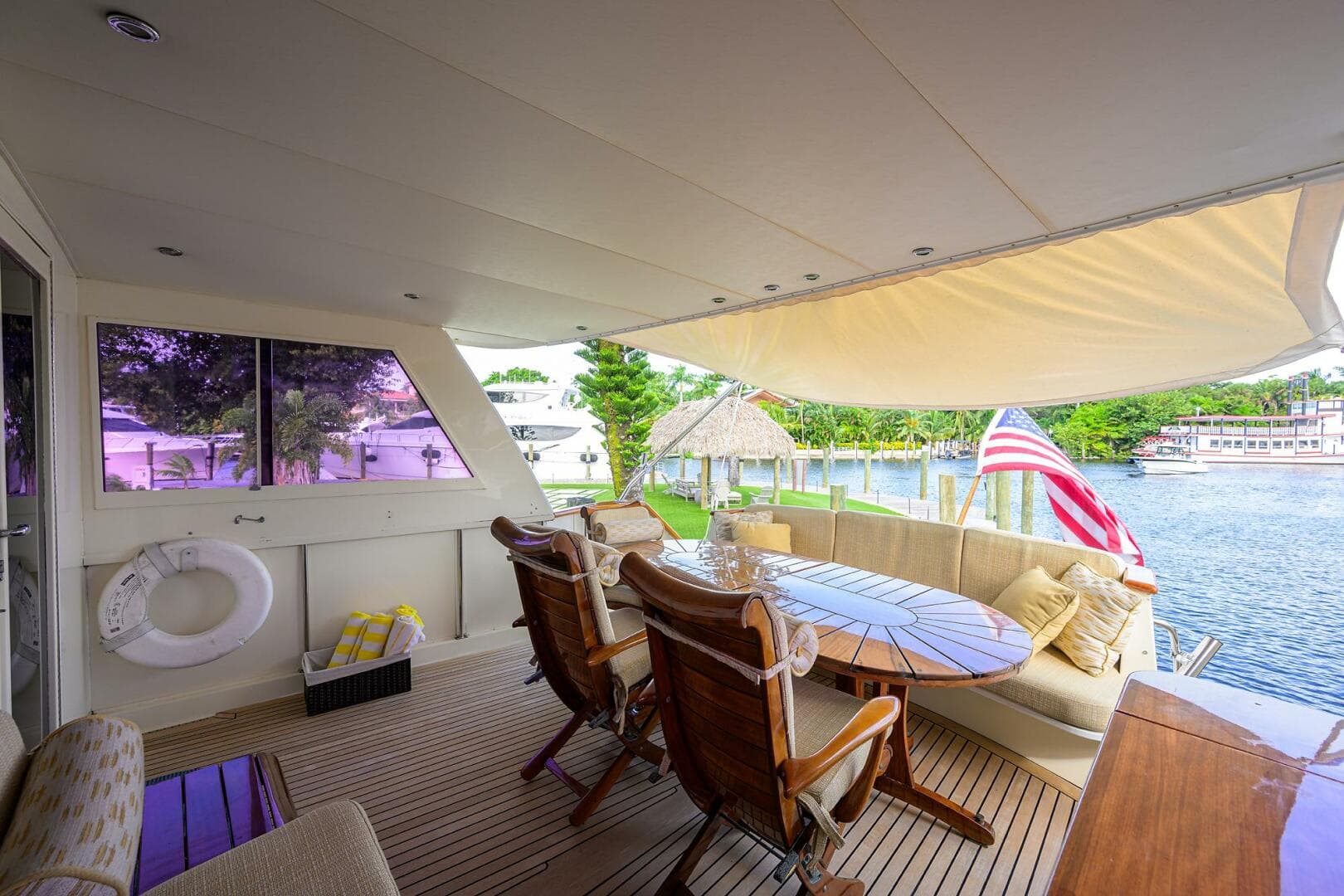 1991 Hatteras 78 Cockpit — photo 54