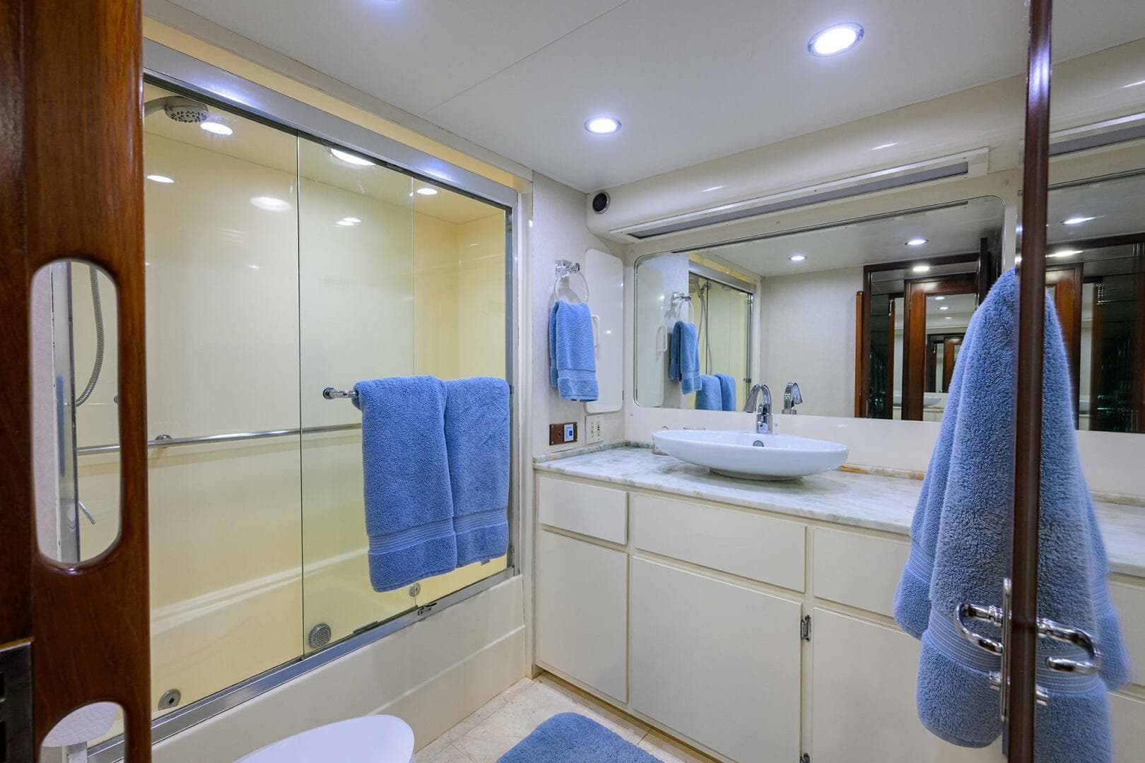 1991 Hatteras 78 Cockpit — photo 10