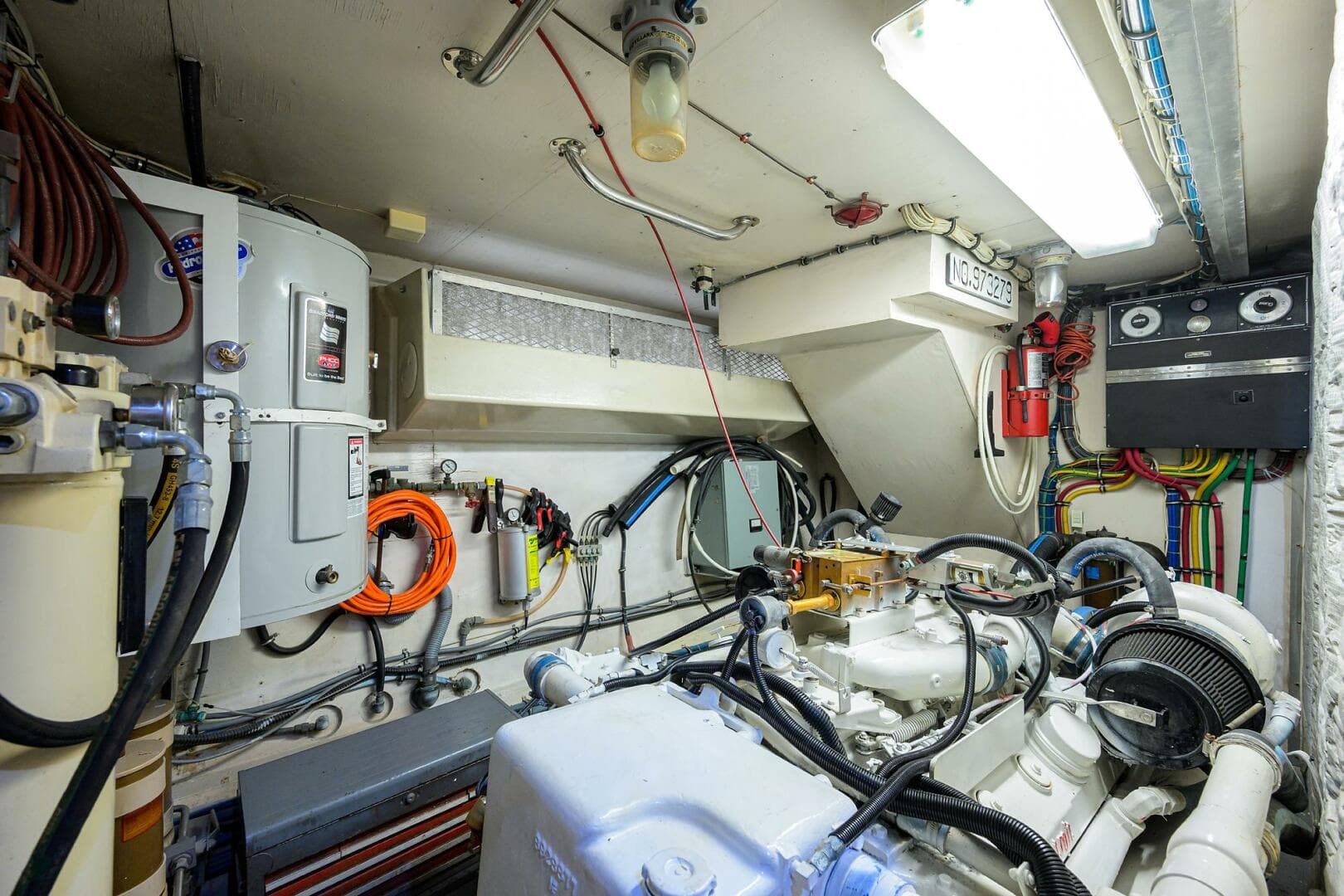 1991 Hatteras 78 Cockpit — photo 18