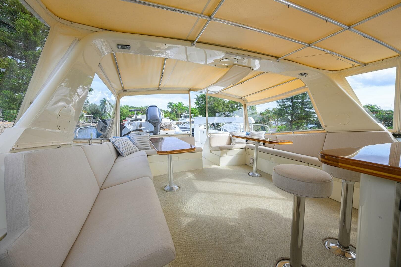 1991 Hatteras 78 Cockpit — photo 67