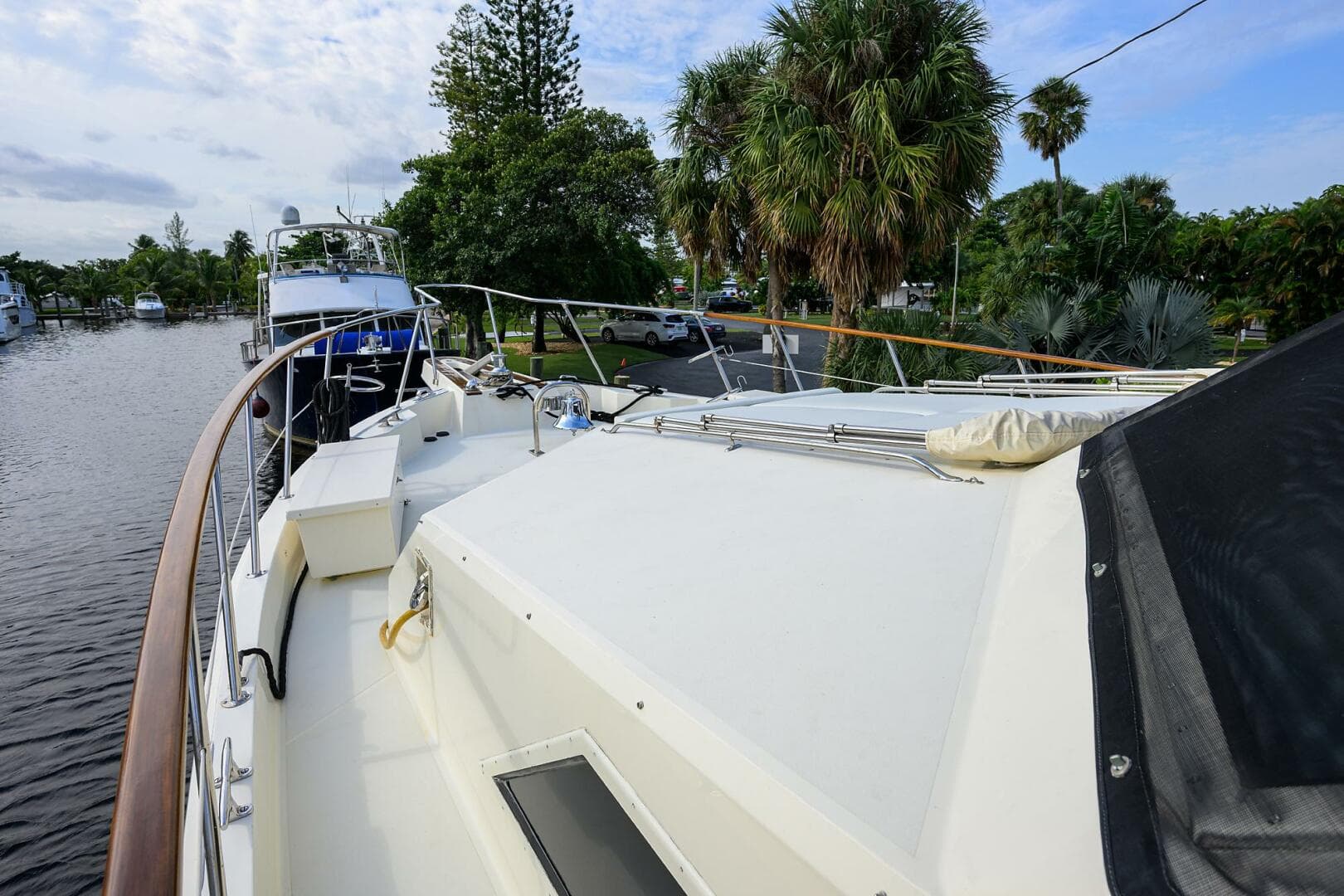 1991 Hatteras 78 Cockpit — photo 60