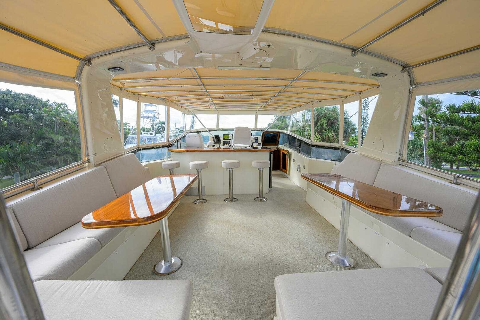 1991 Hatteras 78 Cockpit — photo 68