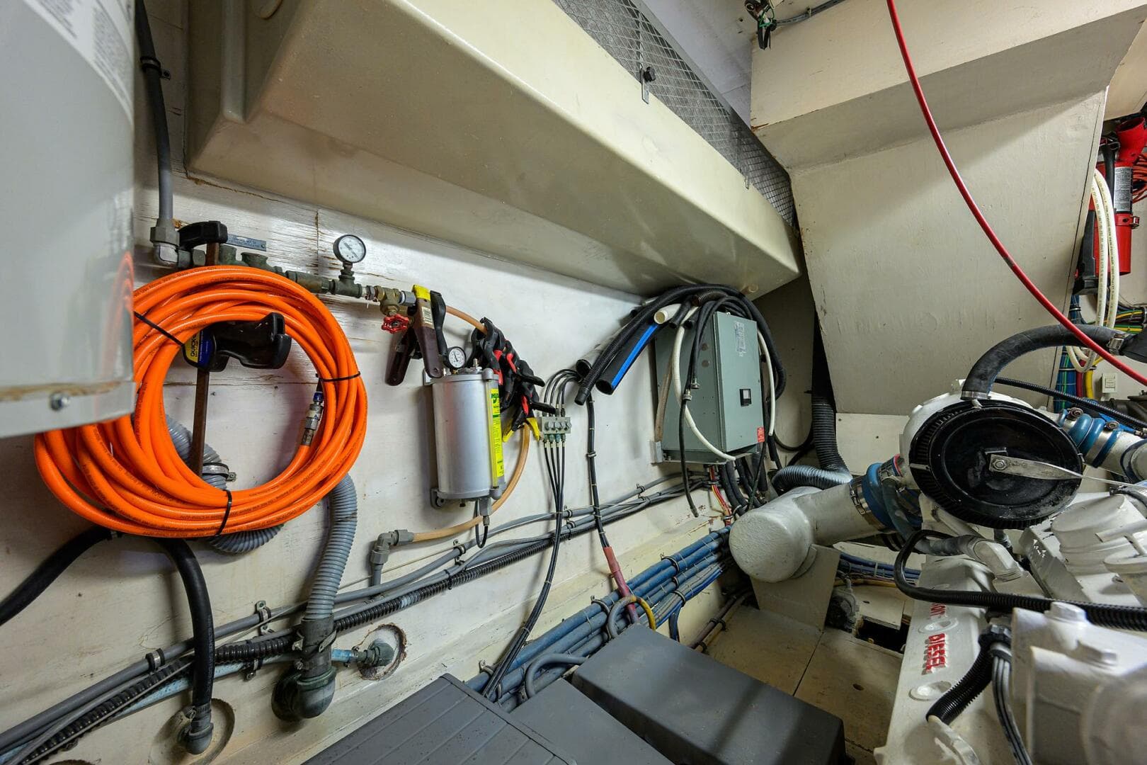 1991 Hatteras 78 Cockpit — photo 17