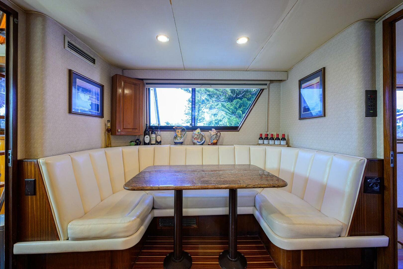 1991 Hatteras 78 Cockpit — photo 39