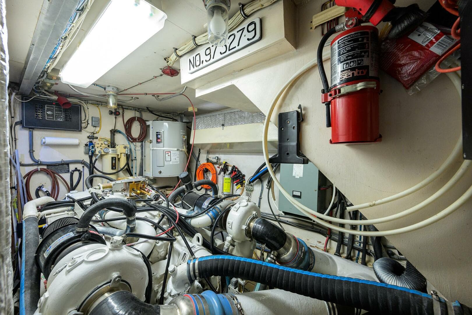 1991 Hatteras 78 Cockpit — photo 16