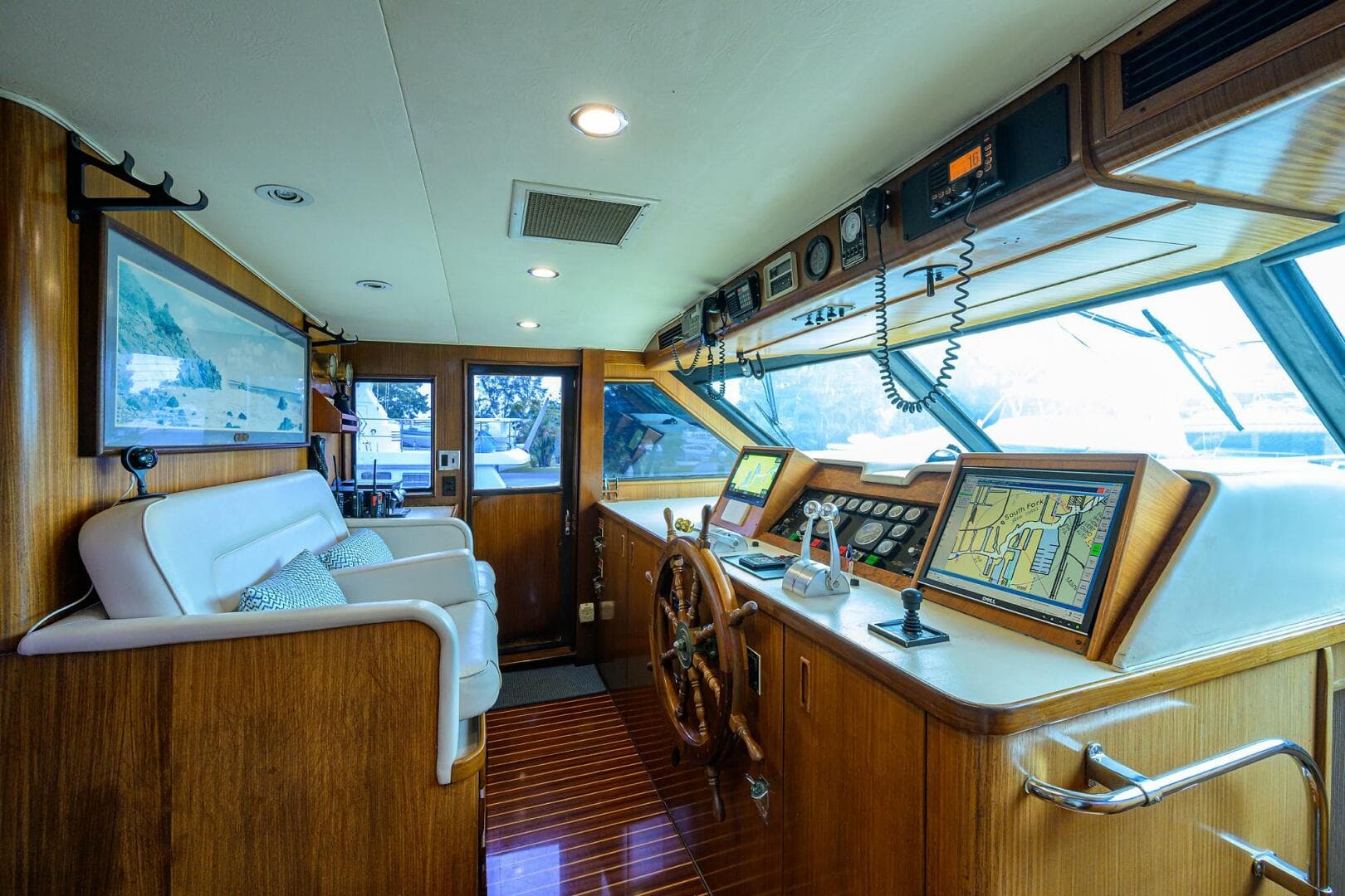 1991 Hatteras 78 Cockpit — photo 34