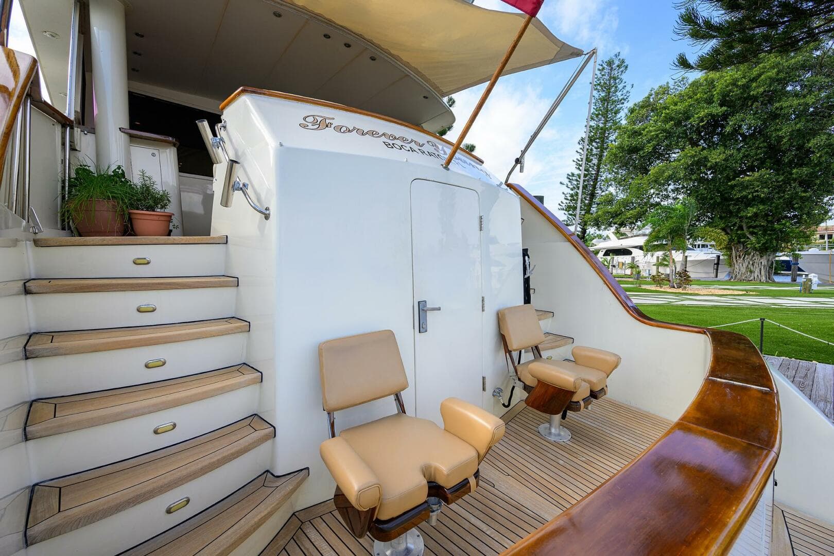 1991 Hatteras 78 Cockpit — photo 50