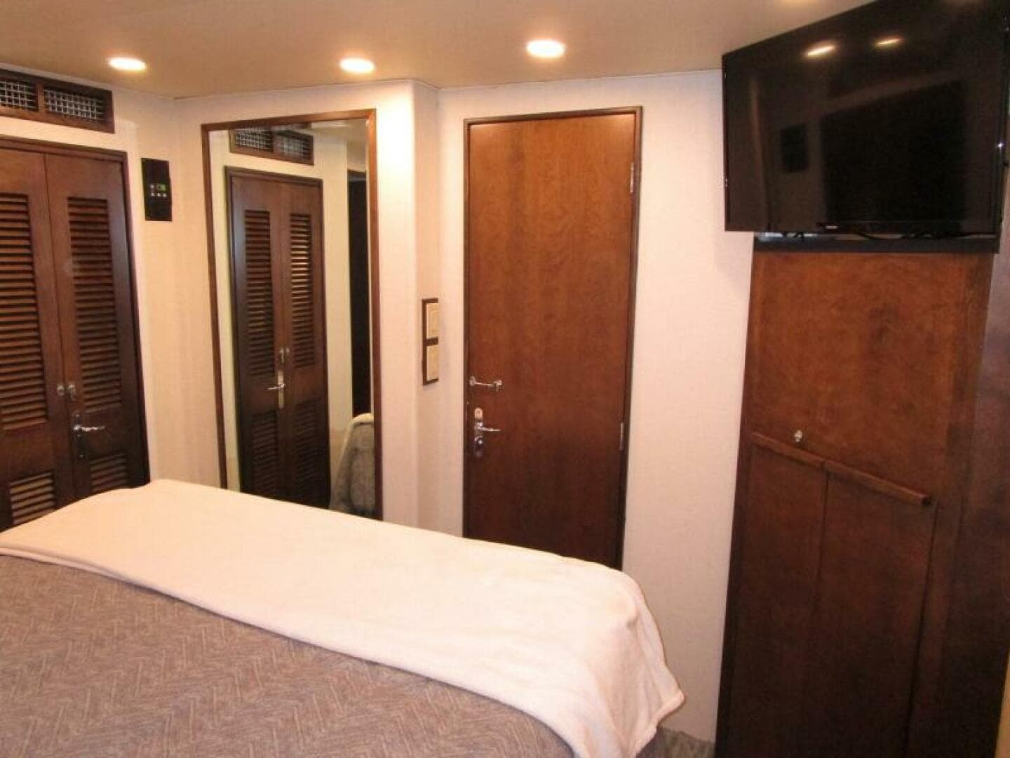 1986 Burger Flush Deck With Flybridge — photo 36