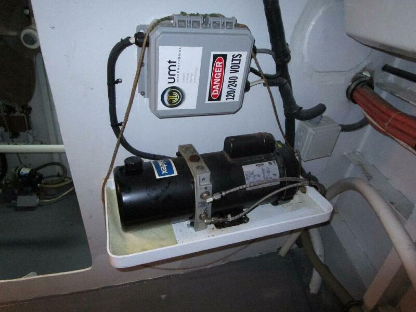 1986 Burger Flush Deck With Flybridge — photo 56