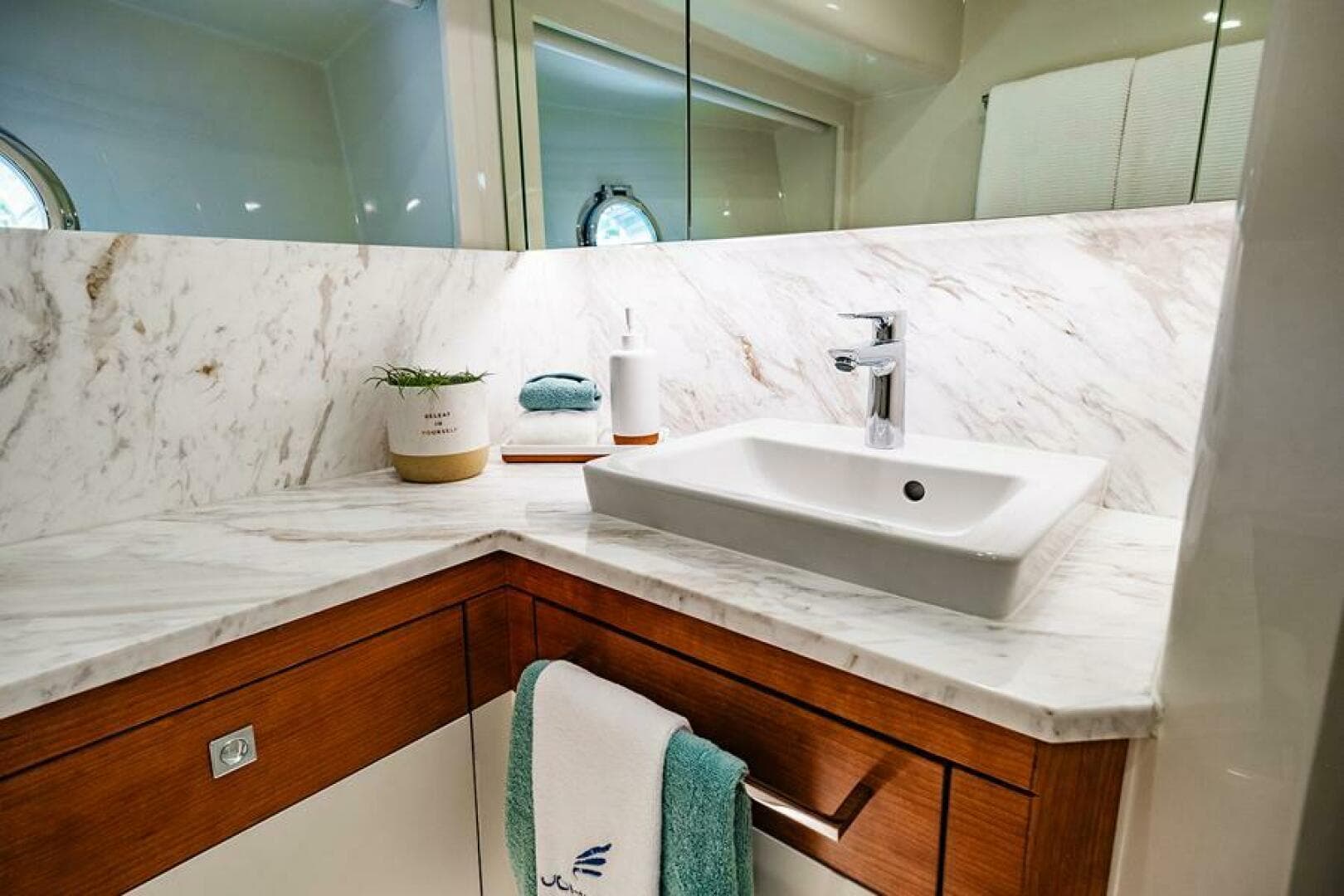 2024 Johnson Skylounge — photo 40