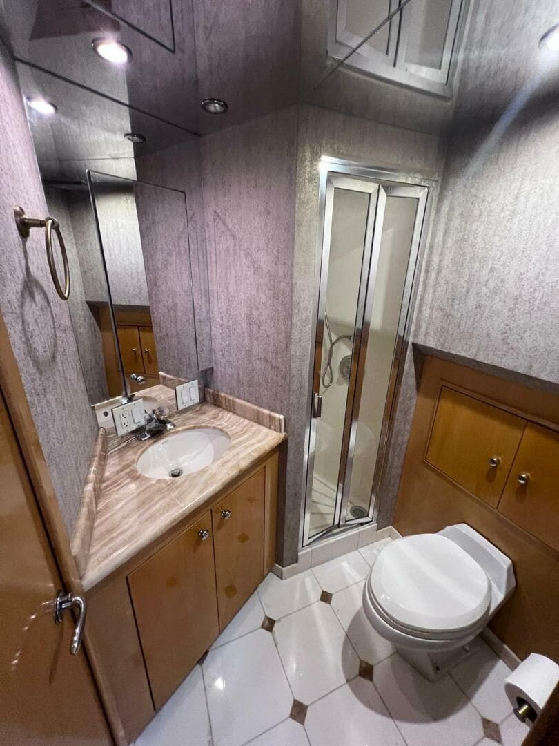 2001 Hatteras — photo 21