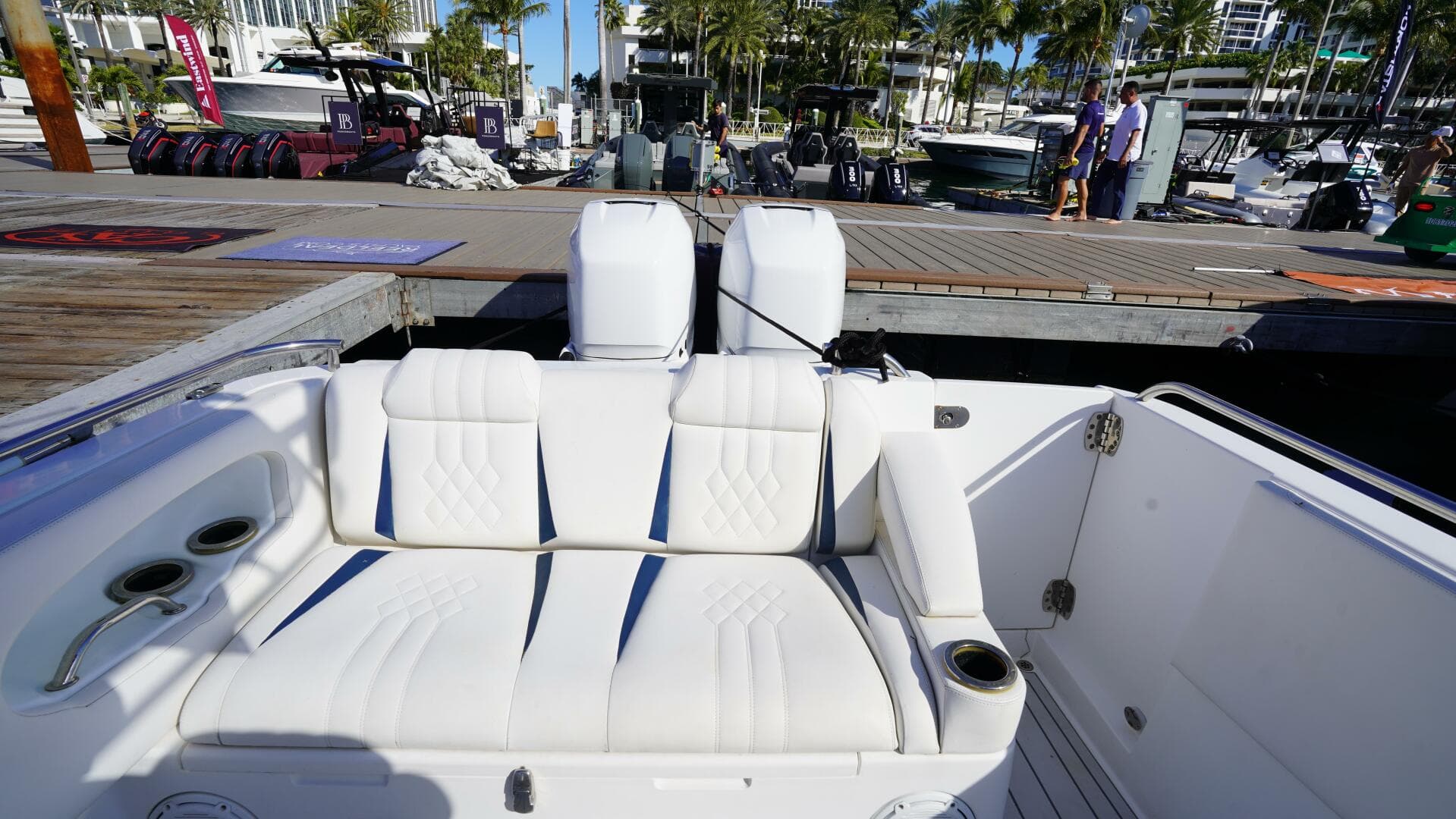 2015 Airship 330 — photo 22