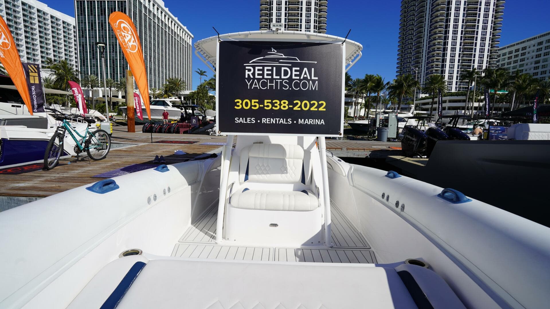 2015 Airship 330 — photo 18