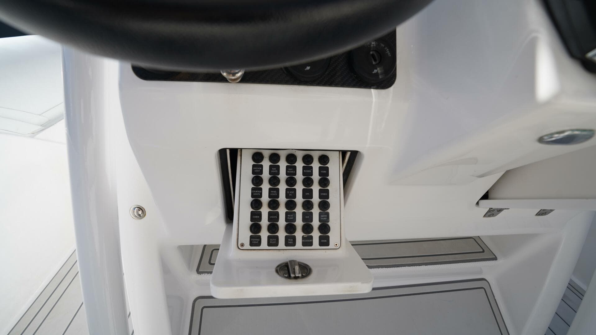 2015 Airship 330 — photo 27