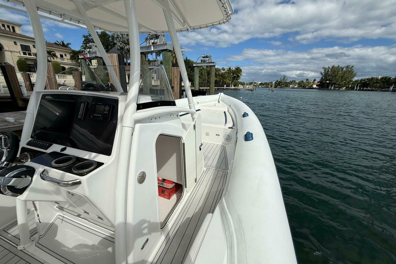 2015 Airship 330 — photo 9