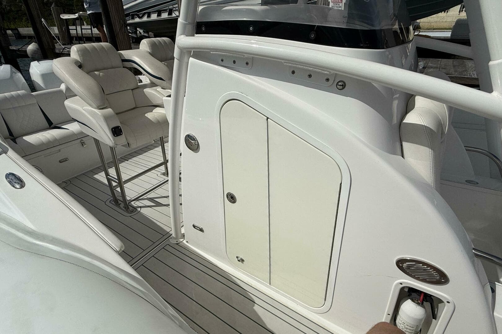 2015 Airship 330 — photo 8