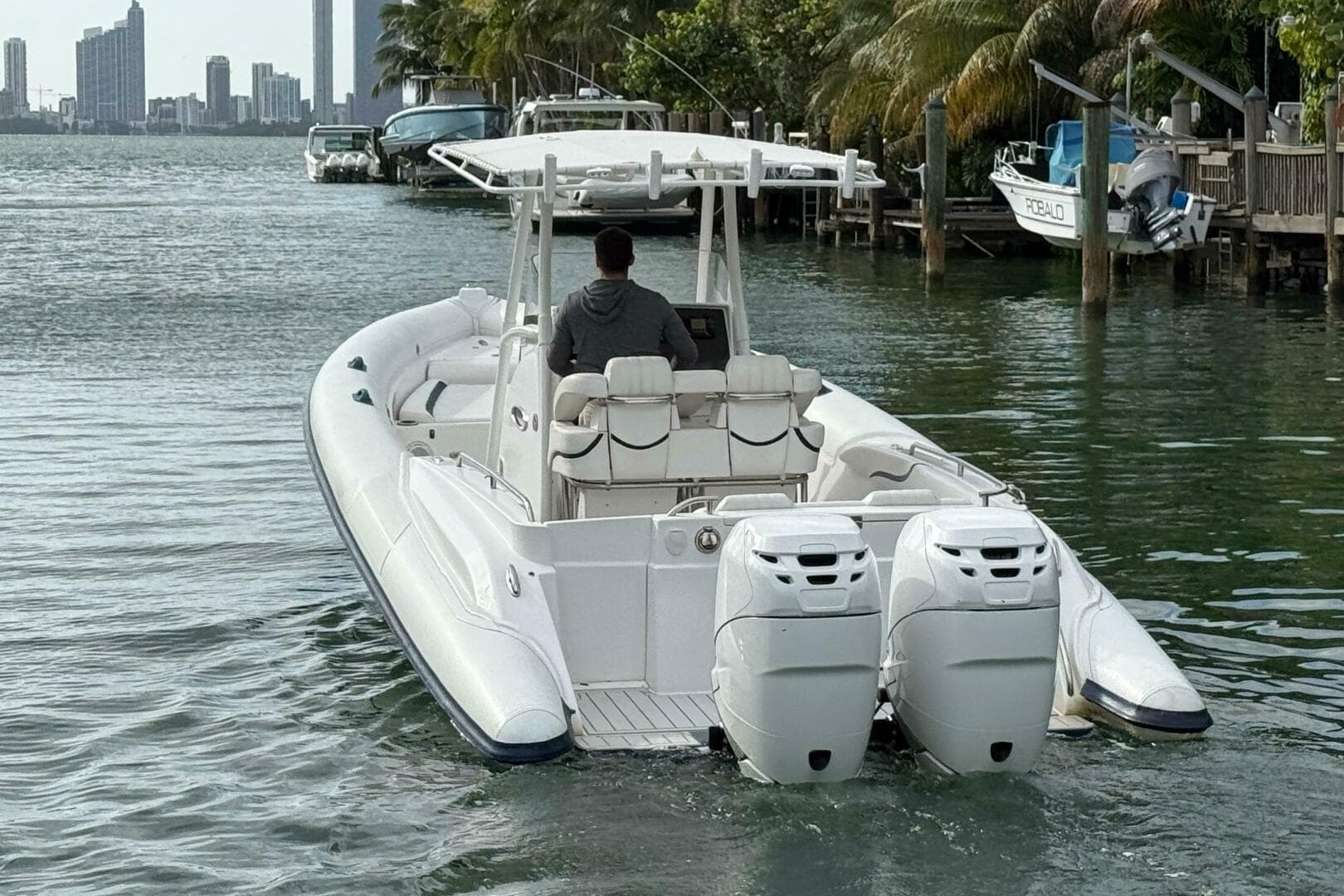 2015 Airship 330 — photo 3