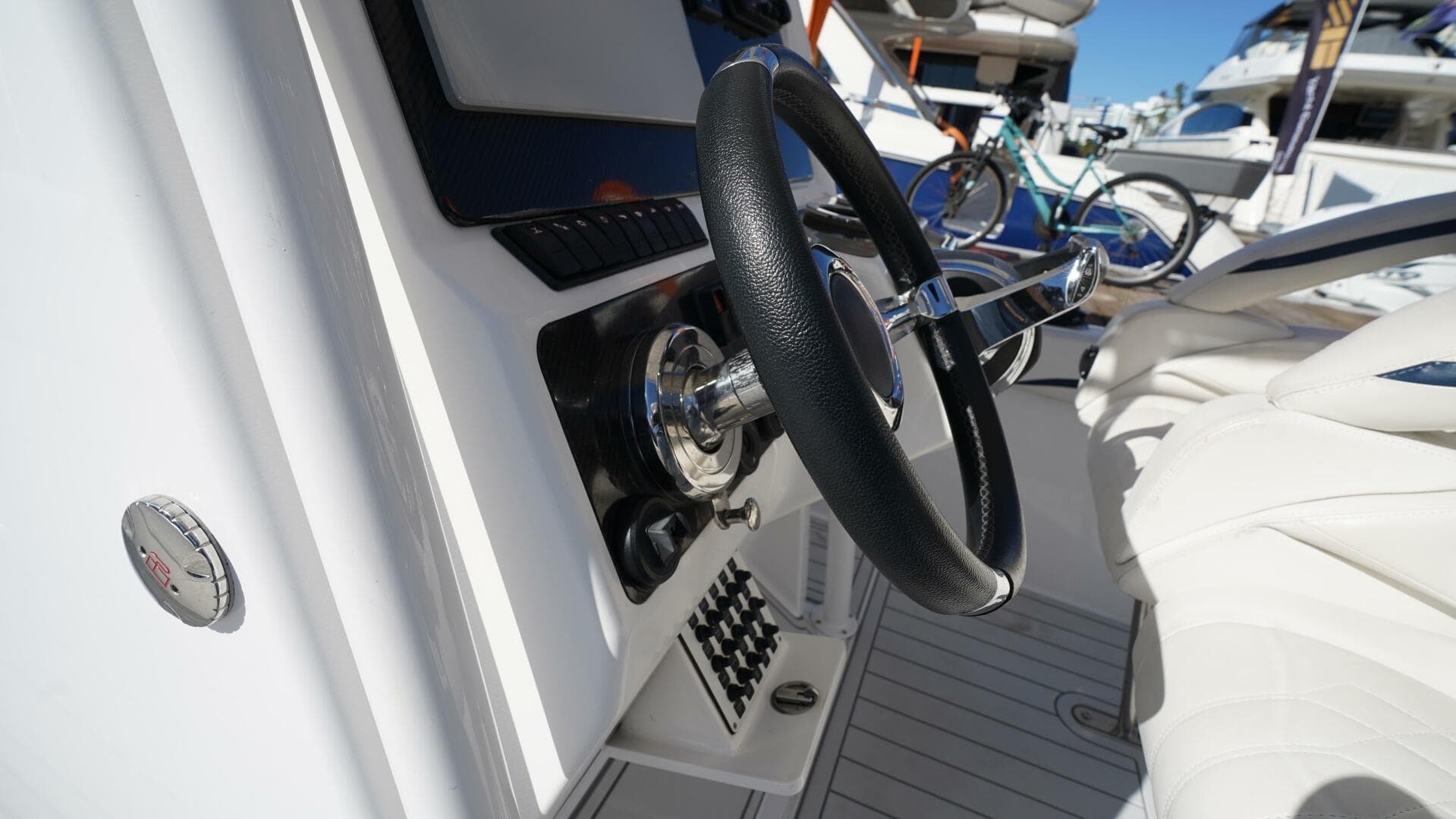 2015 Airship 330 — photo 28