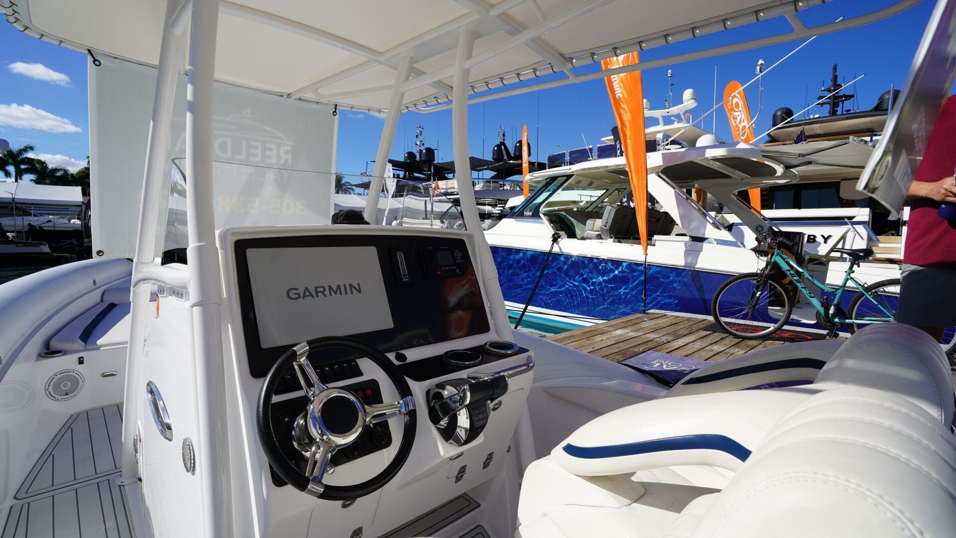 2015 Airship 330 — photo 20