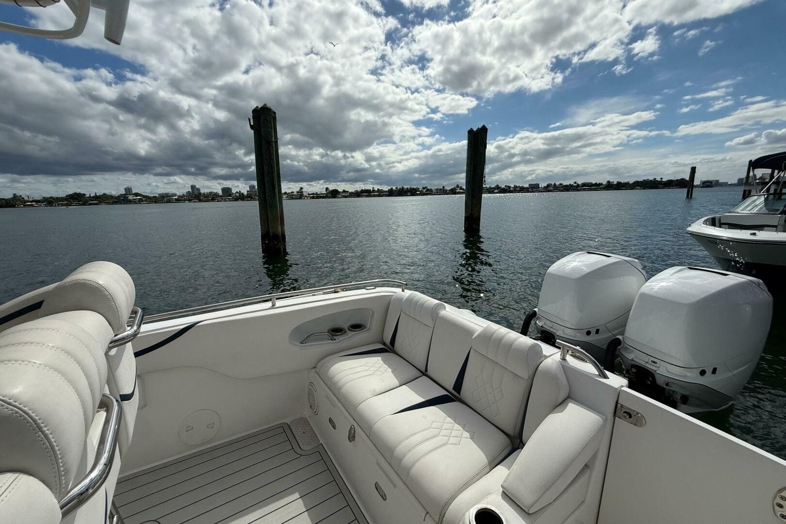 2015 Airship 330 — photo 10