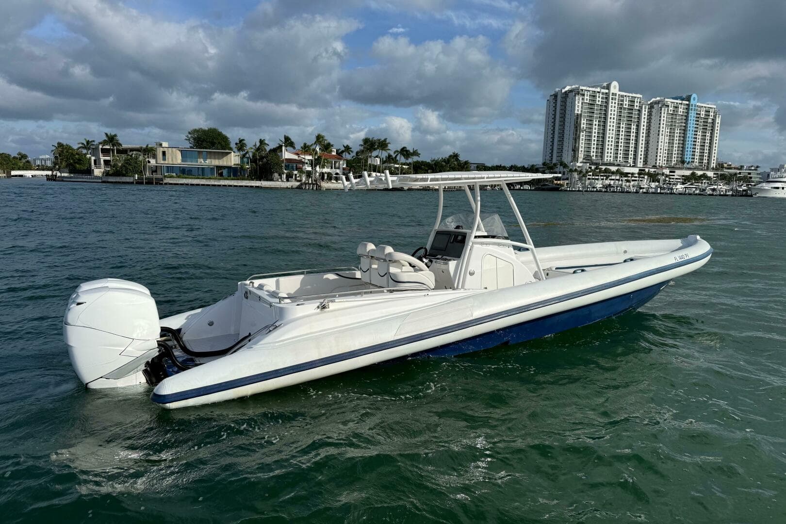 2015 Airship 330 — photo 2