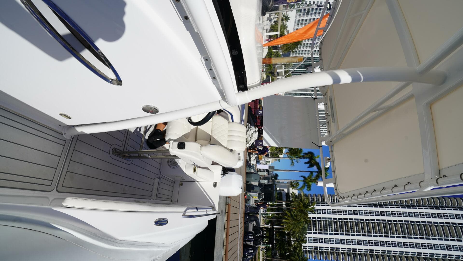 2015 Airship 330 — photo 19