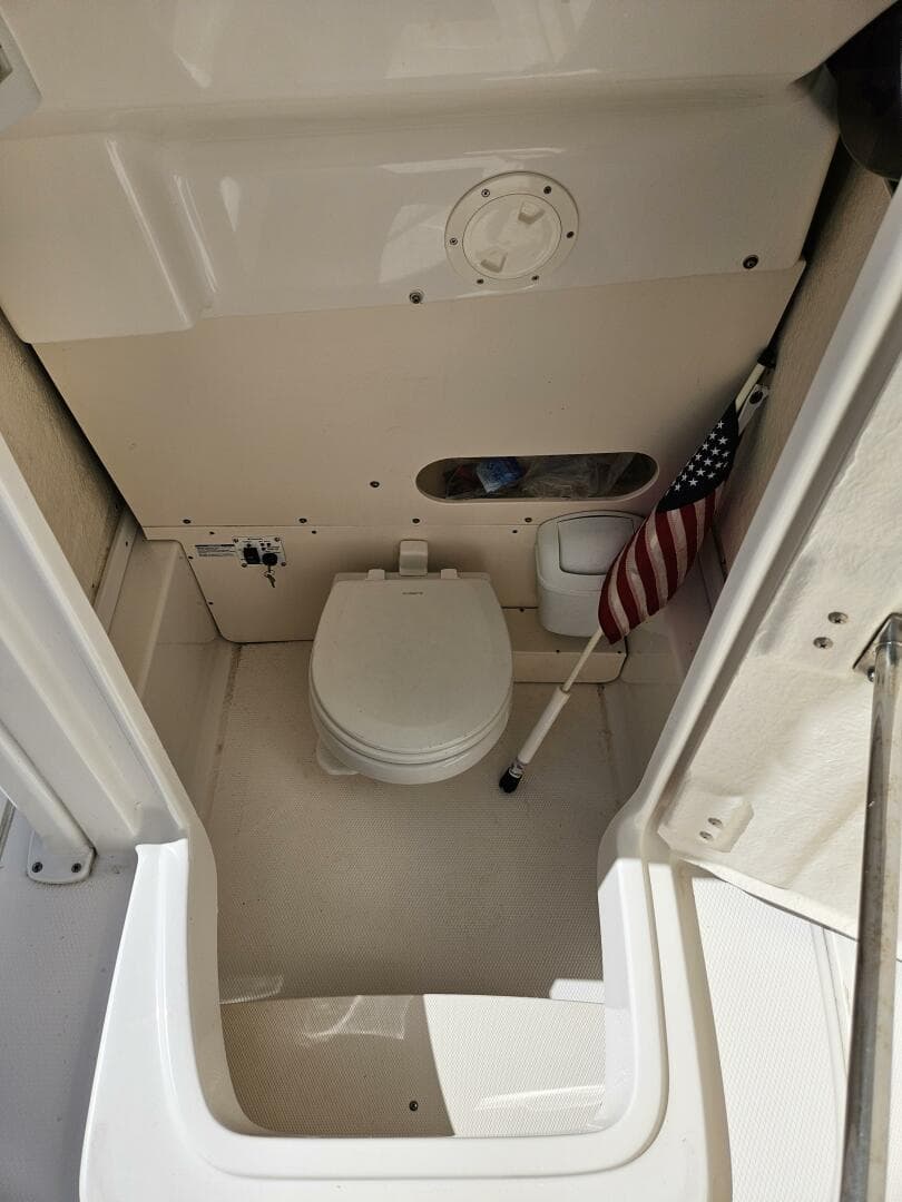 2017 Robalo — photo 8