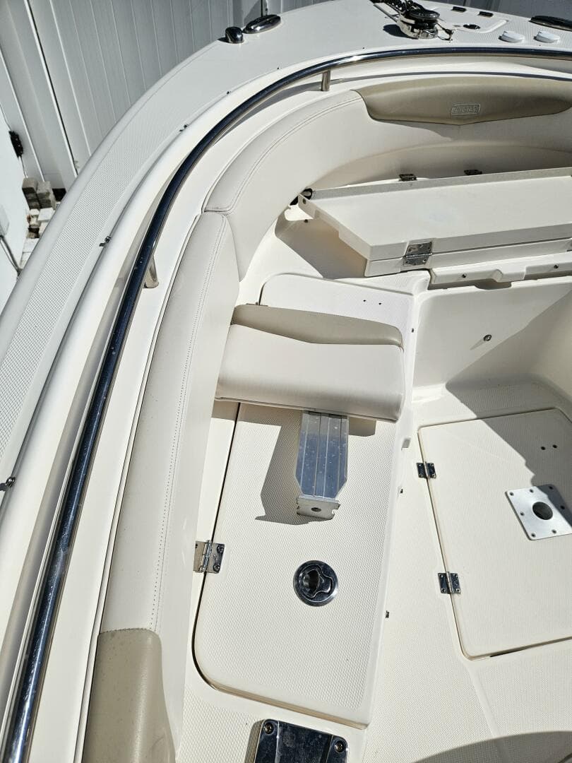 2017 Robalo — photo 19