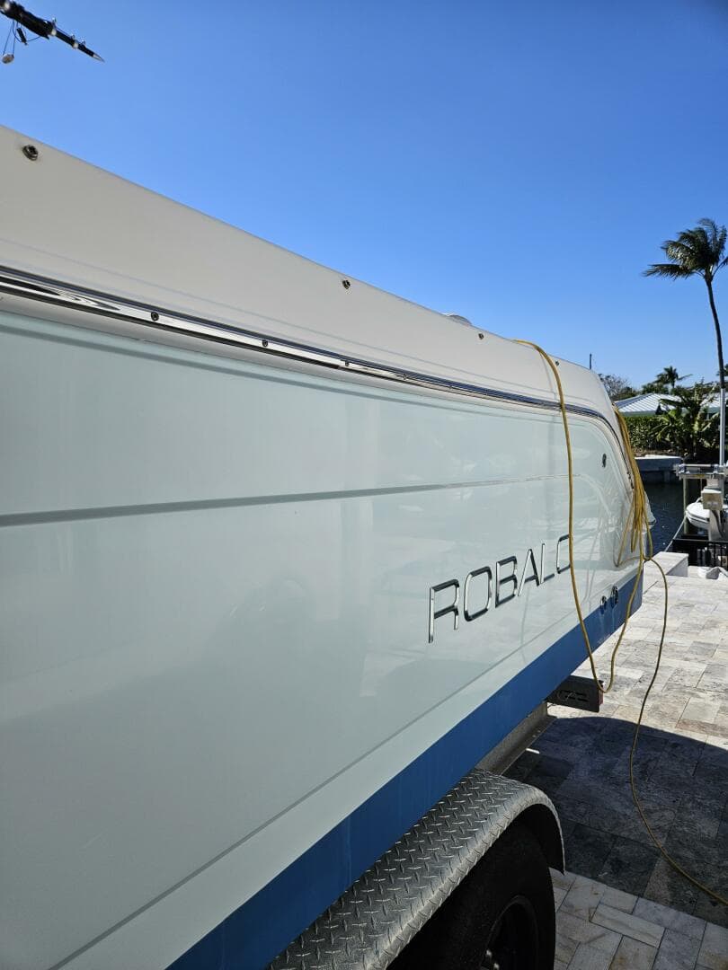 2017 Robalo — photo 17