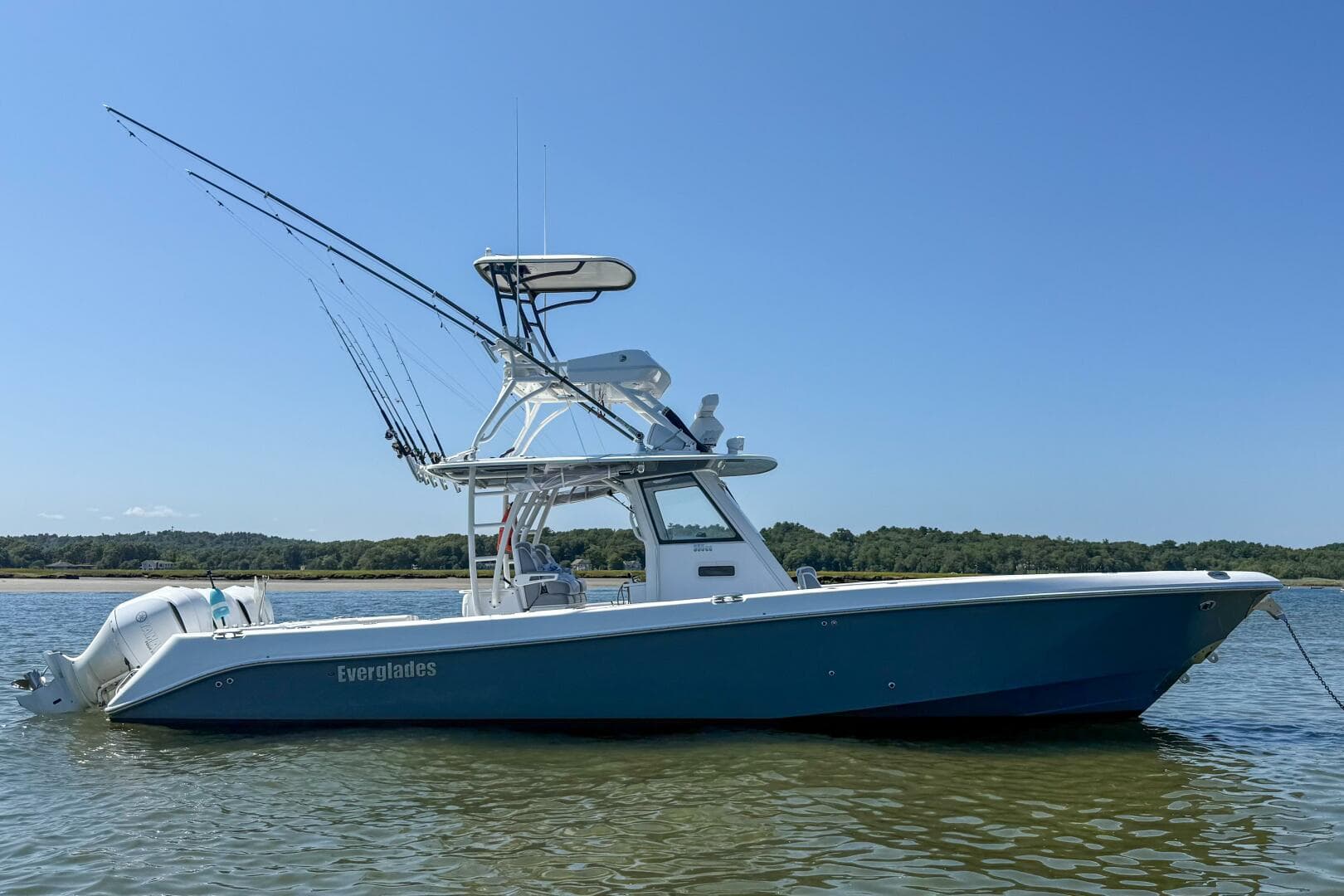 2017 Everglades 355 CC — photo 2